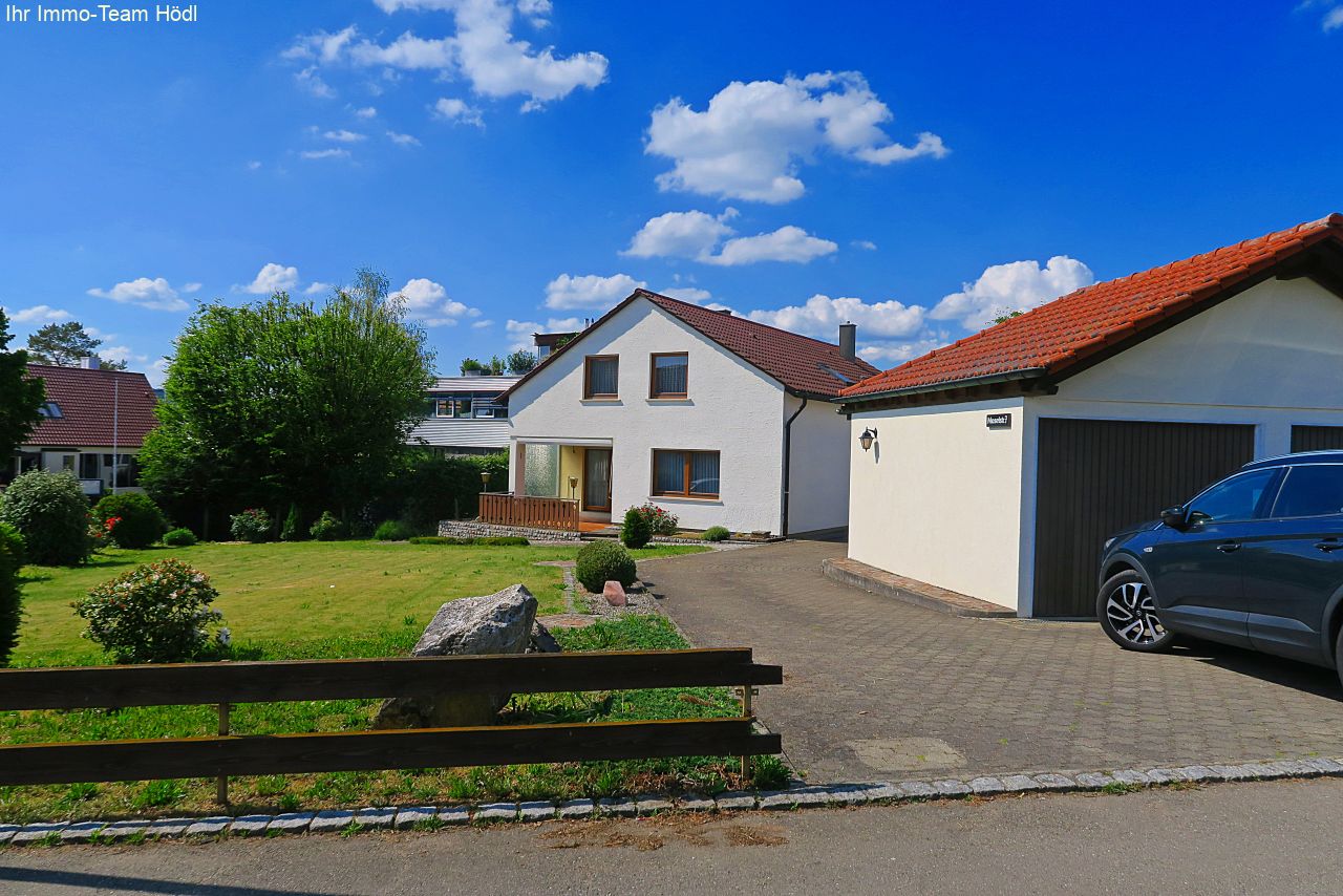 Reutlingen: Seltene Gelegenheit, ein herrliches Haus mit großem Grundstück + sep. Bauplatz!!  Reutlingen: Seltene Gelegenheit, ein herrliches Haus mit großem Grundstück + sep. Bauplatz!!