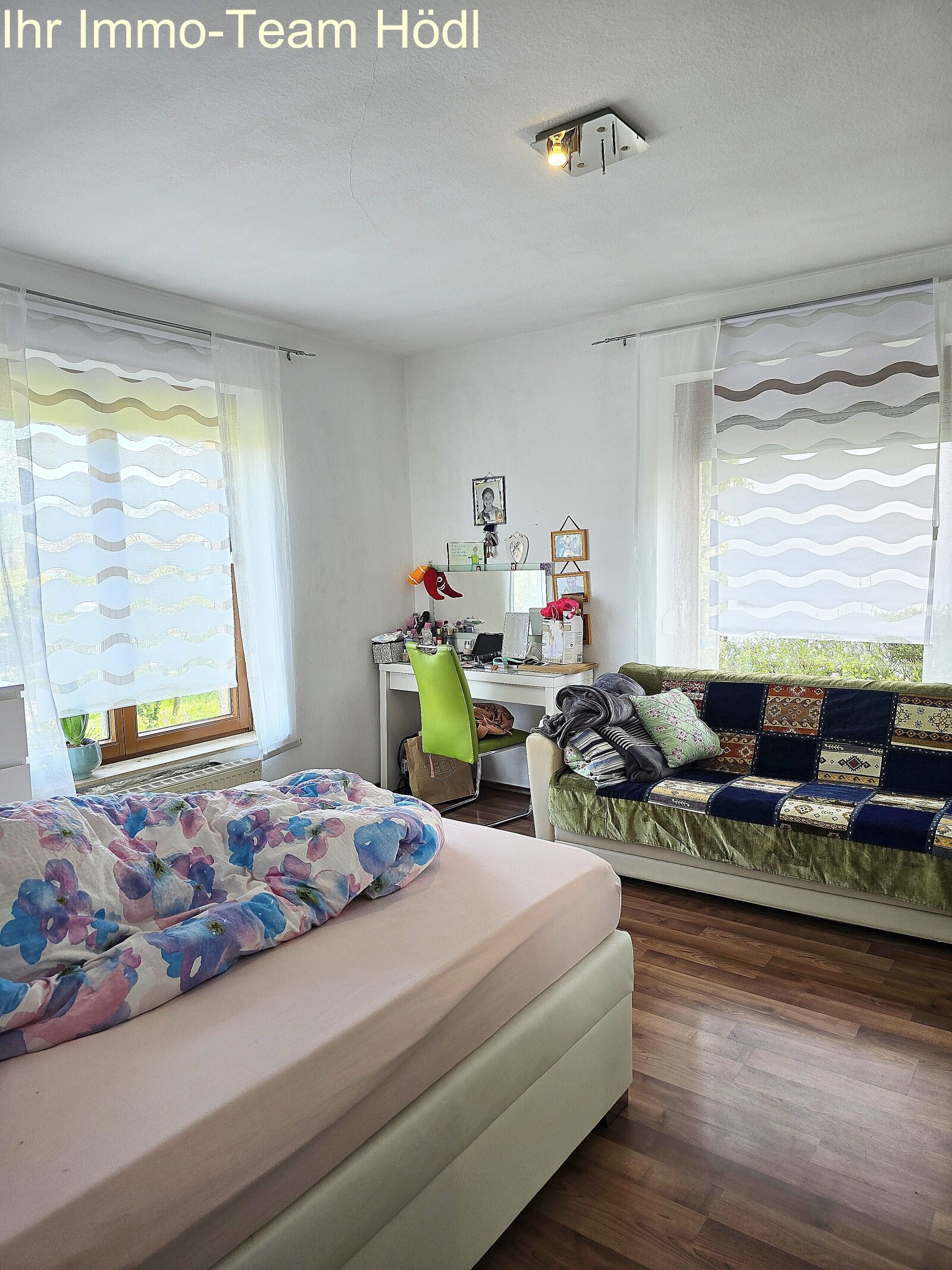 Mehrfamilienhaus mit drei Wohneinheiten, zwei Garagen und herrlichem Blick!!!