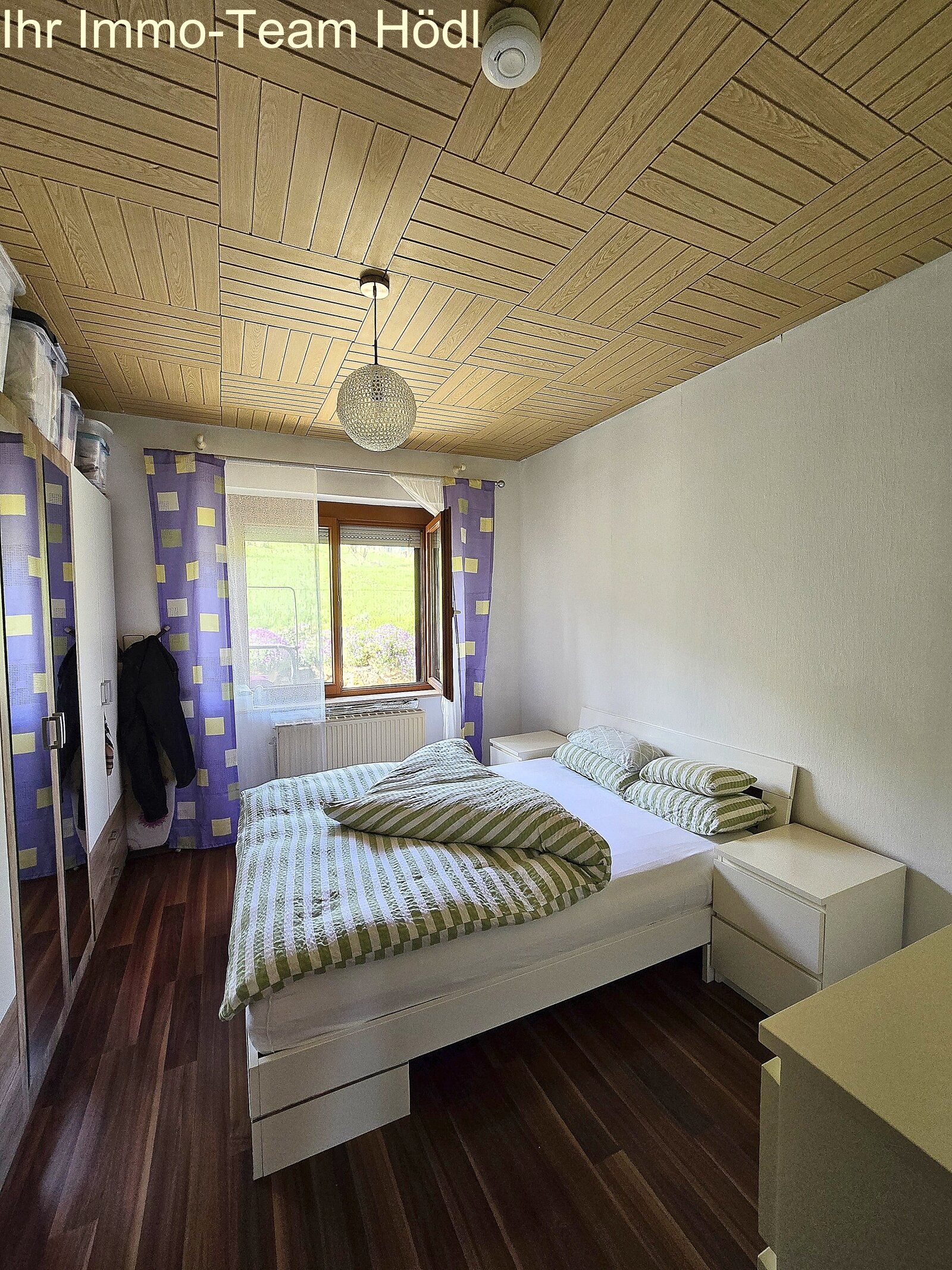 Mehrfamilienhaus mit drei Wohneinheiten, zwei Garagen und herrlichem Blick!!!