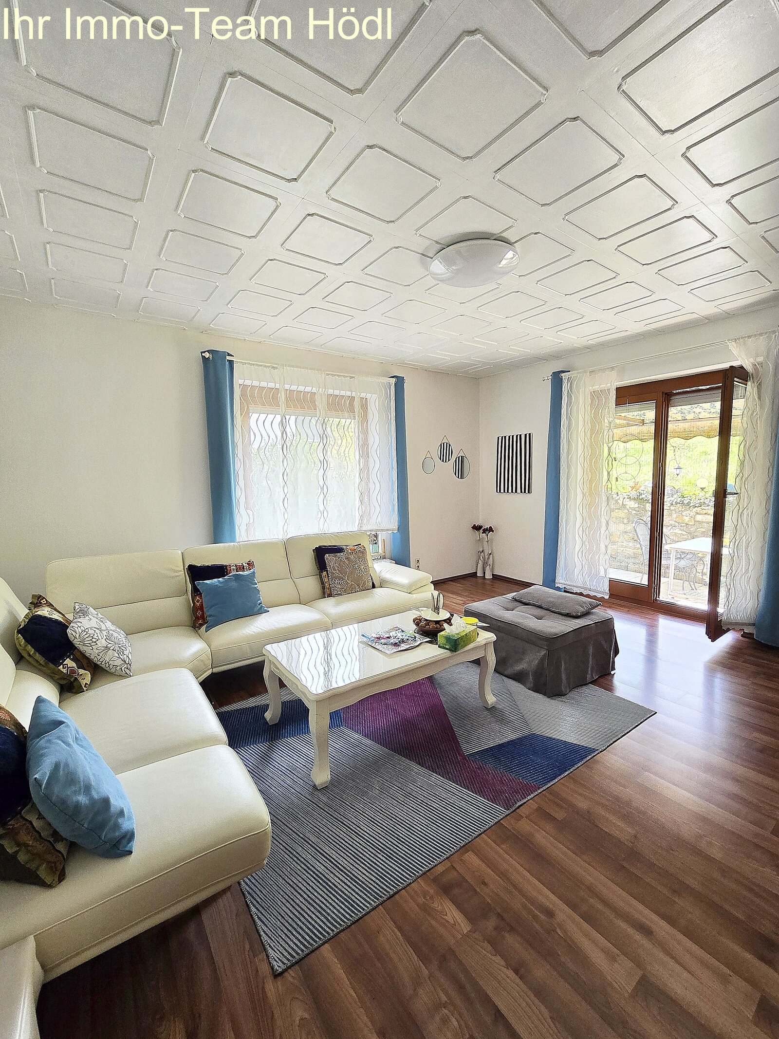 Mehrfamilienhaus mit drei Wohneinheiten, zwei Garagen und herrlichem Blick!!!