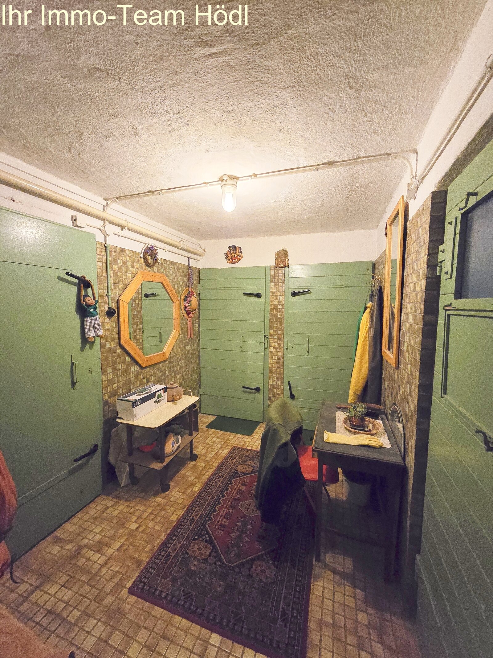 Mehrfamilienhaus mit drei Wohneinheiten, zwei Garagen und herrlichem Blick!!!