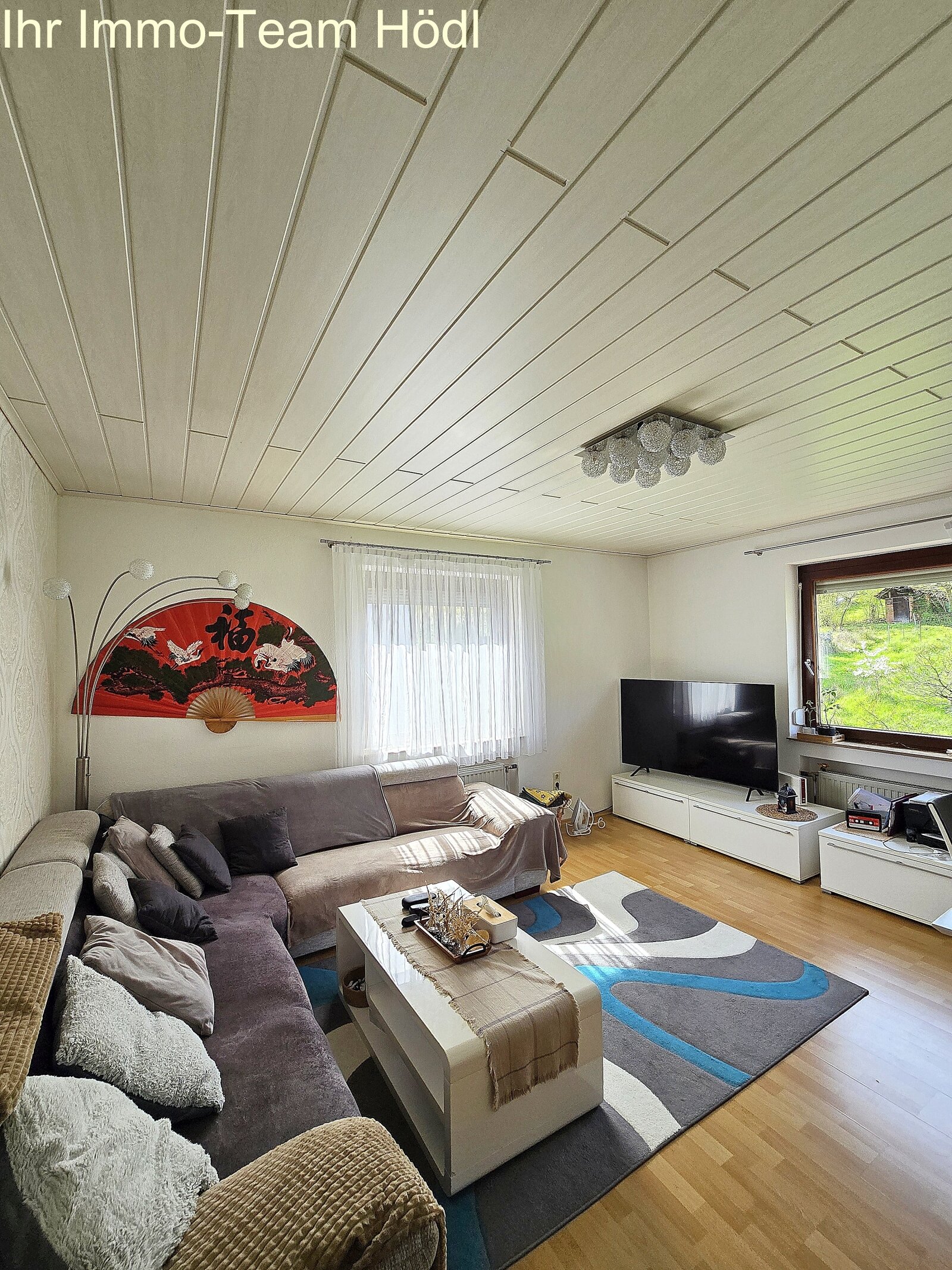 Mehrfamilienhaus mit drei Wohneinheiten, zwei Garagen und herrlichem Blick!!!