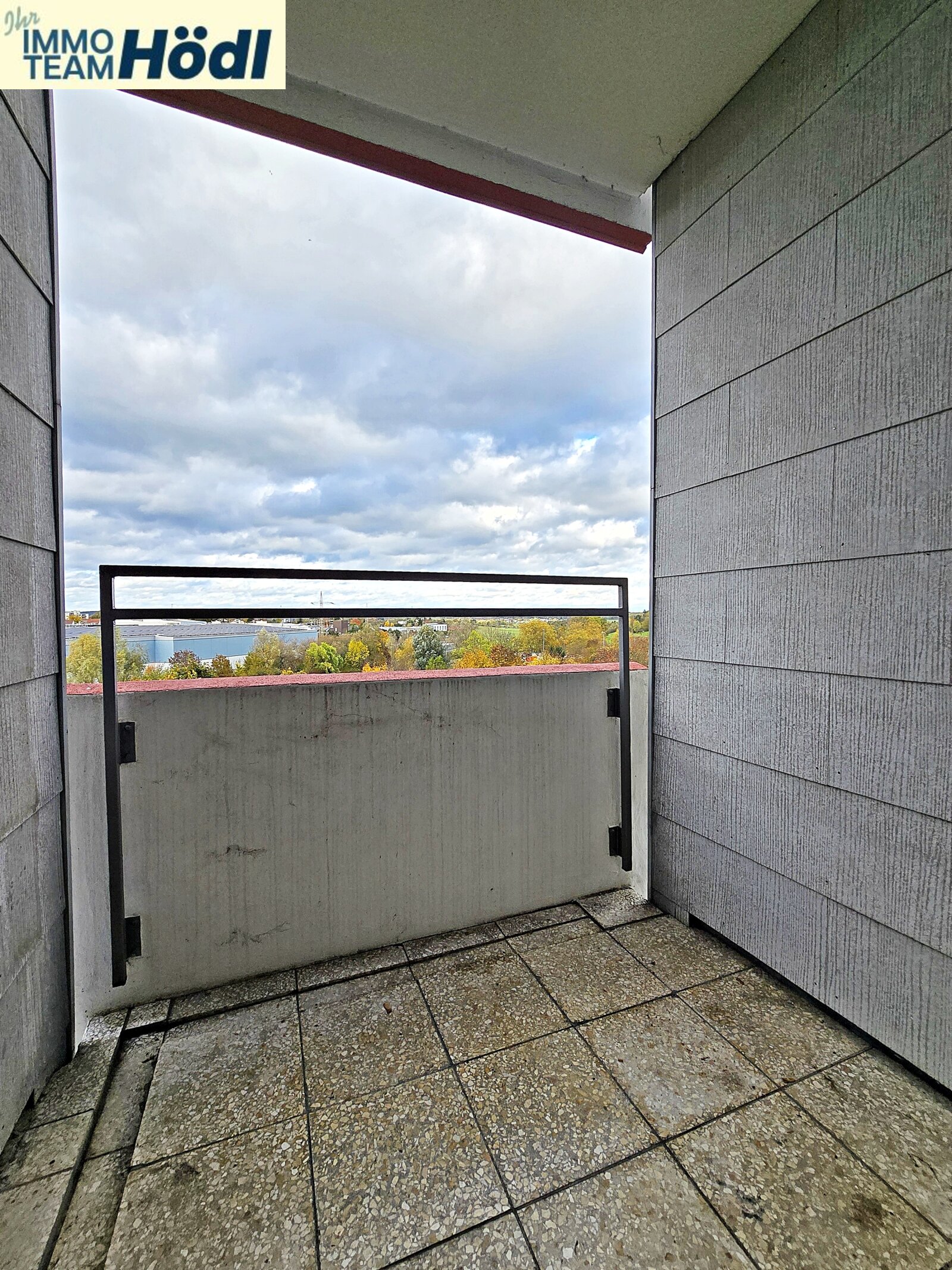 Familien aufgepasst !! Große Wohnung mit tollem Ausblick sucht neuen Eigentümer!!