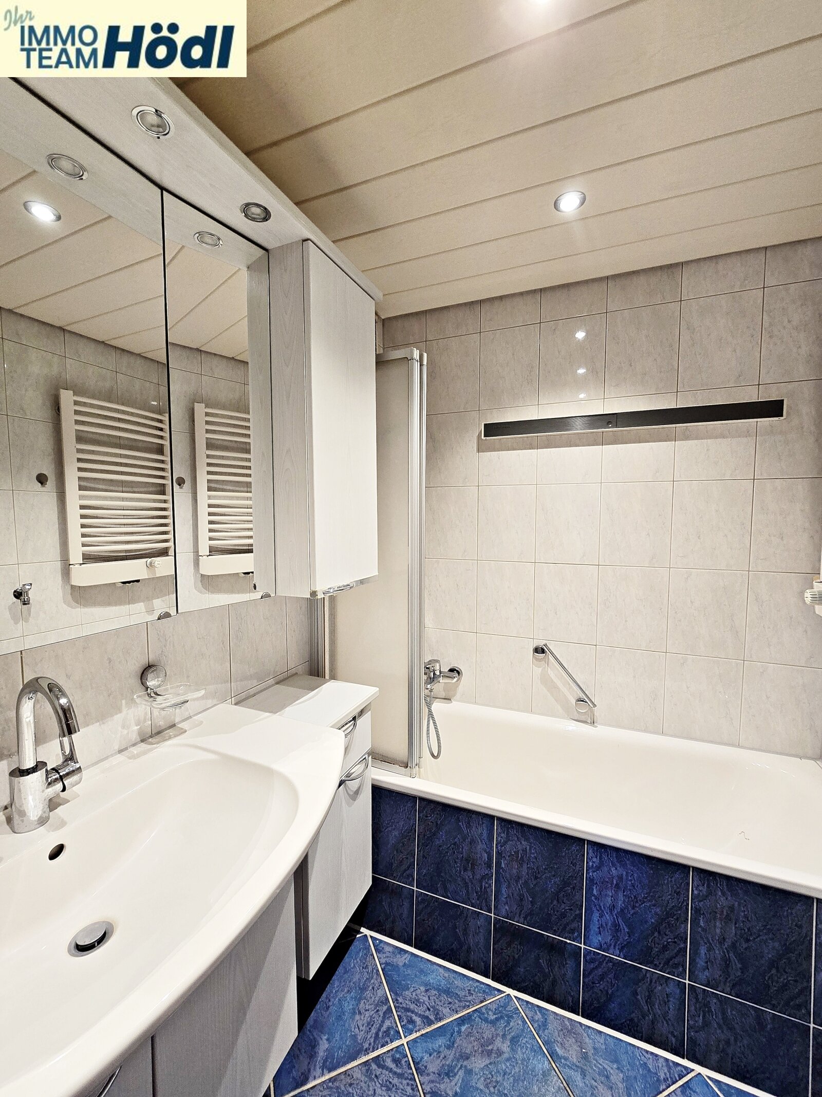 Familien aufgepasst !! Große Wohnung mit tollem Ausblick sucht neuen Eigentümer!!