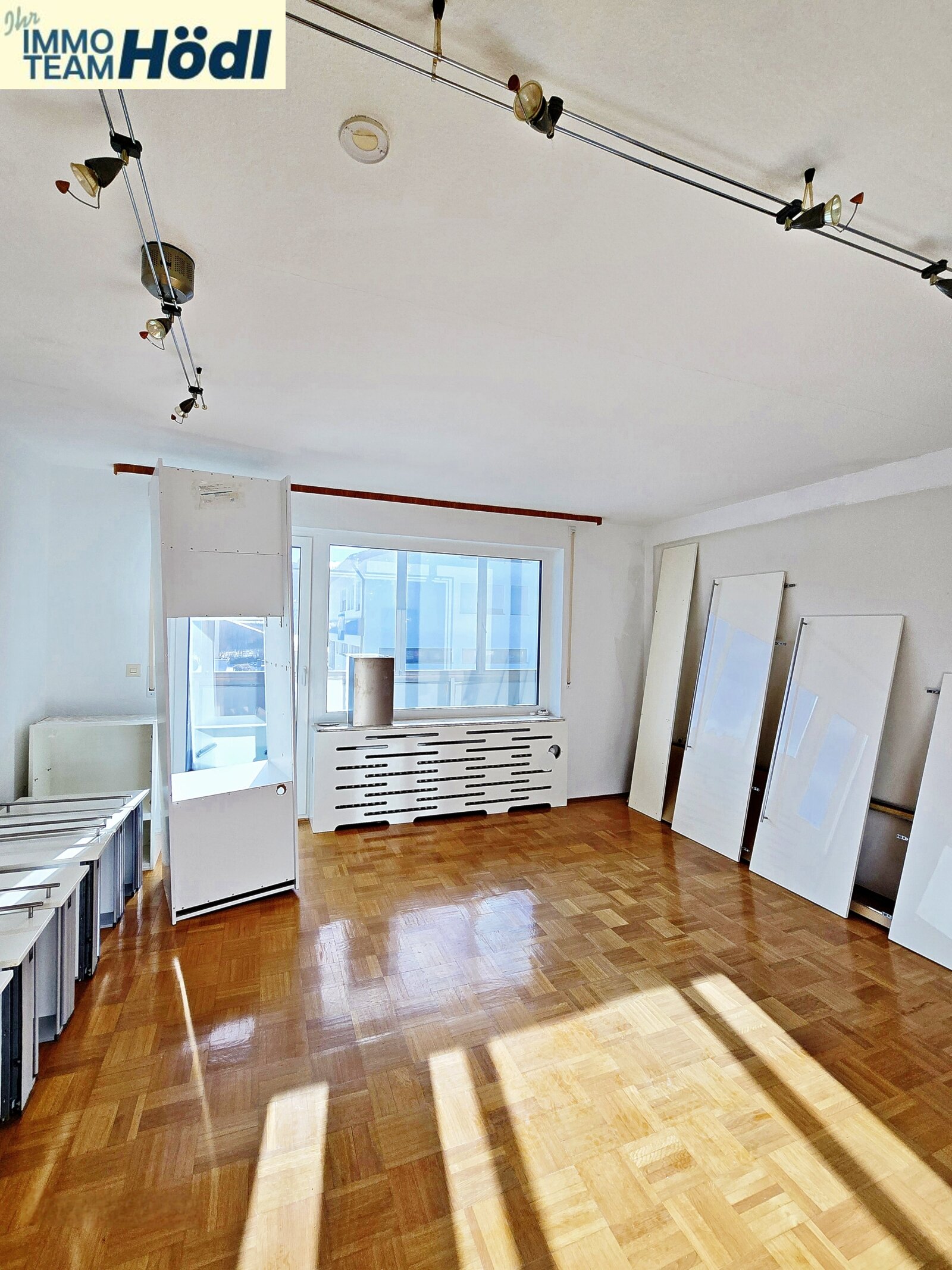 Tolle Wohnung mit Dachterrasse und Garten sucht neue Mieter auch Haustiere (Hunde und Katzen) sind hier herzliche Willkommen!!