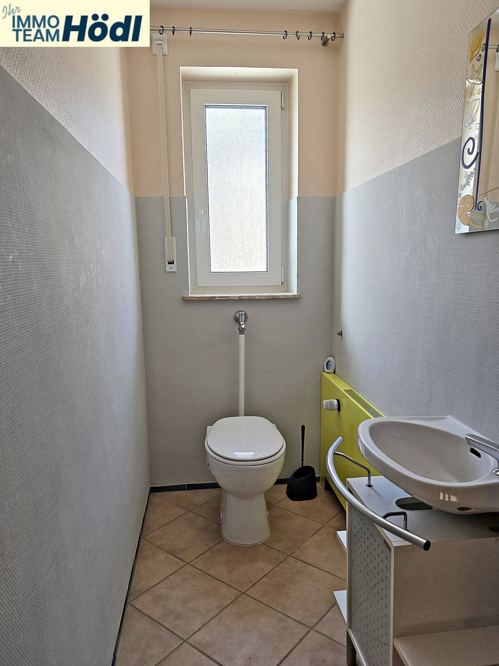 Tolle Wohnung mit Dachterrasse und Garten sucht neue Mieter auch Haustiere (Hunde und Katzen) sind hier herzliche Willkommen!!