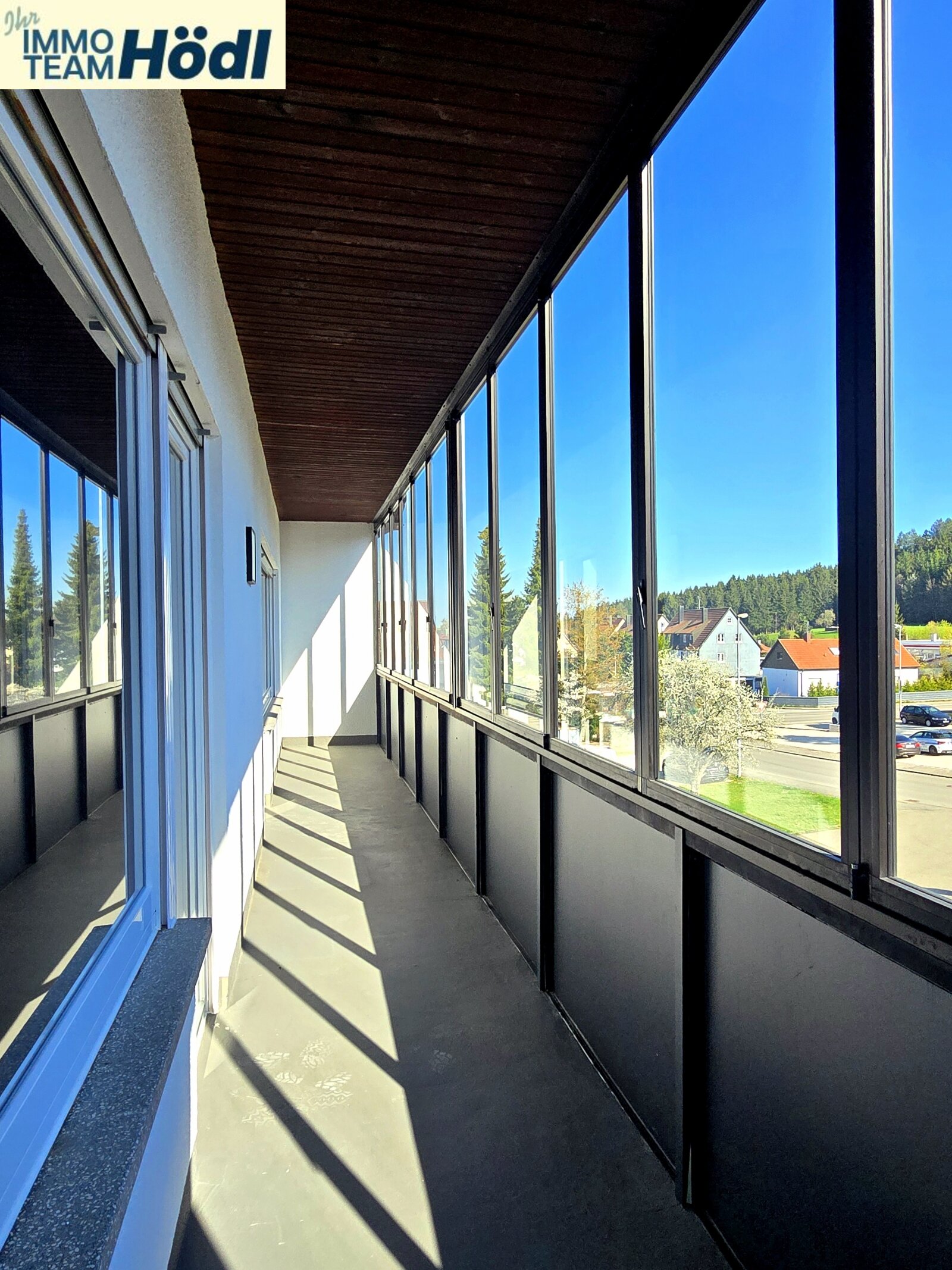 Tolle Wohnung mit Dachterrasse und Garten sucht neue Mieter auch Haustiere (Hunde und Katzen) sind hier herzliche Willkommen!!