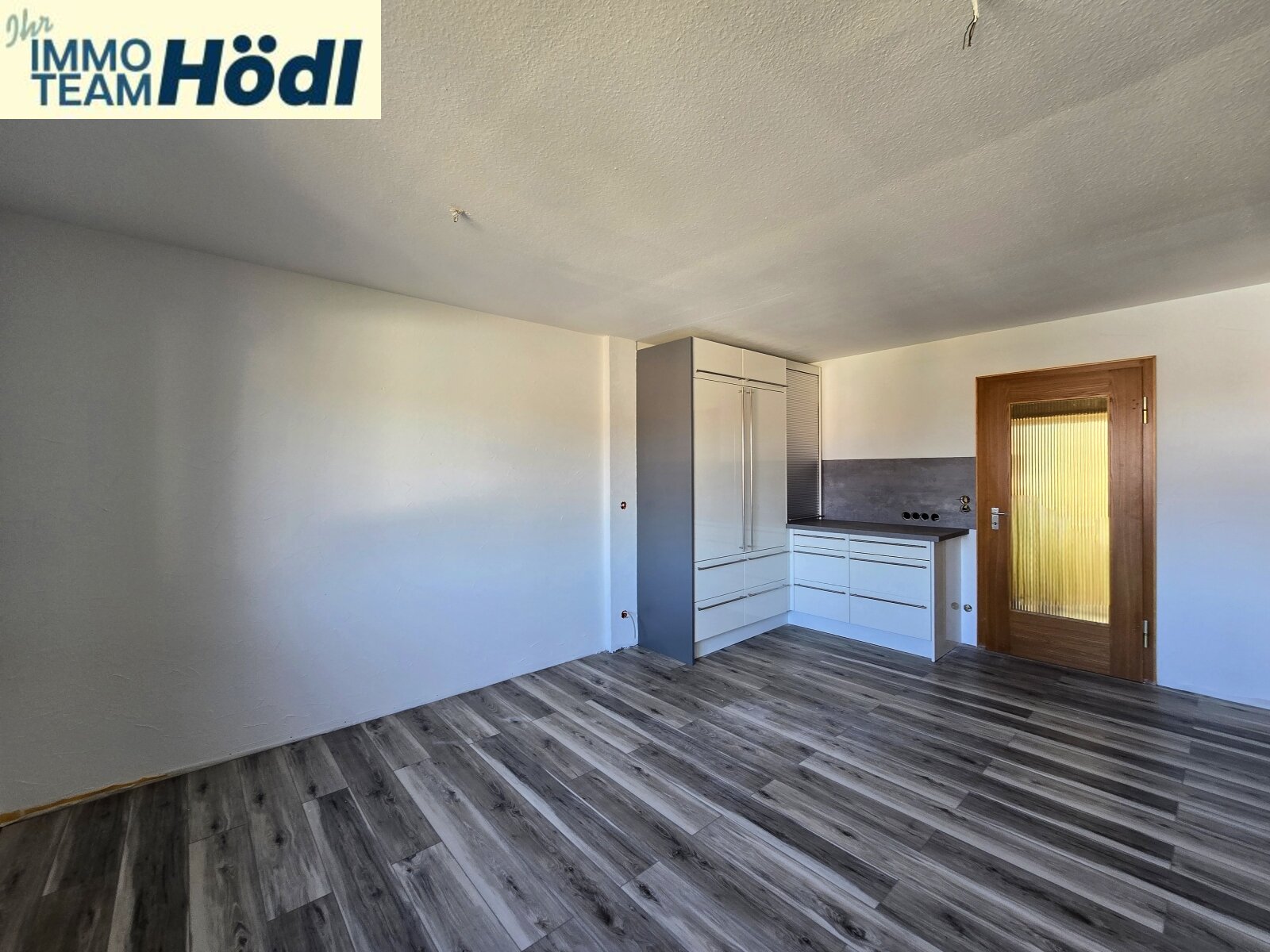 Tolle Wohnung mit Dachterrasse und Garten sucht neue Mieter auch Haustiere (Hunde und Katzen) sind hier herzliche Willkommen!!