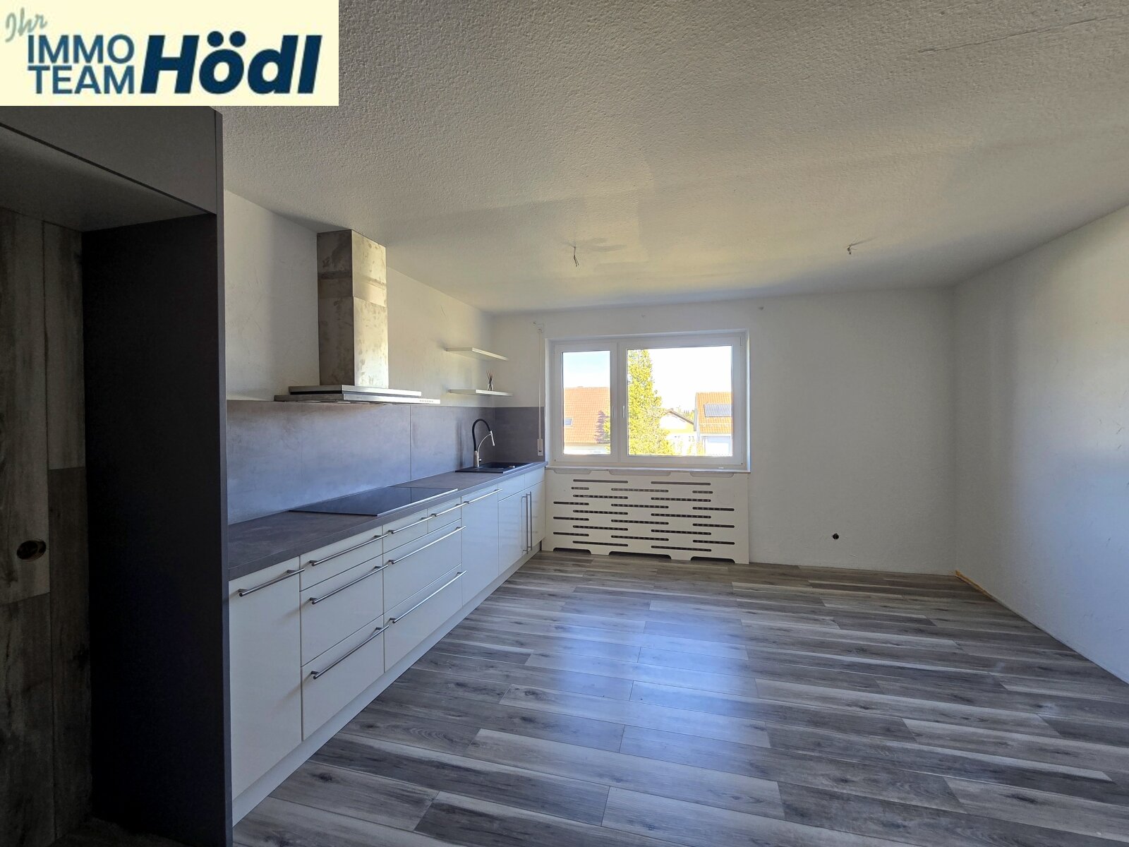 Tolle Wohnung mit Dachterrasse und Garten sucht neue Mieter auch Haustiere (Hunde und Katzen) sind hier herzliche Willkommen!!