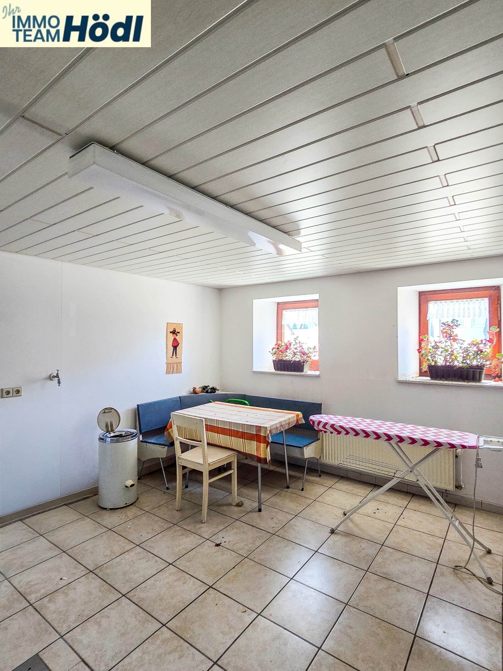 Großzügiges 2-Familienhaus mit viel Potenzial und vielseitigen Nutzungsmöglichkeiten