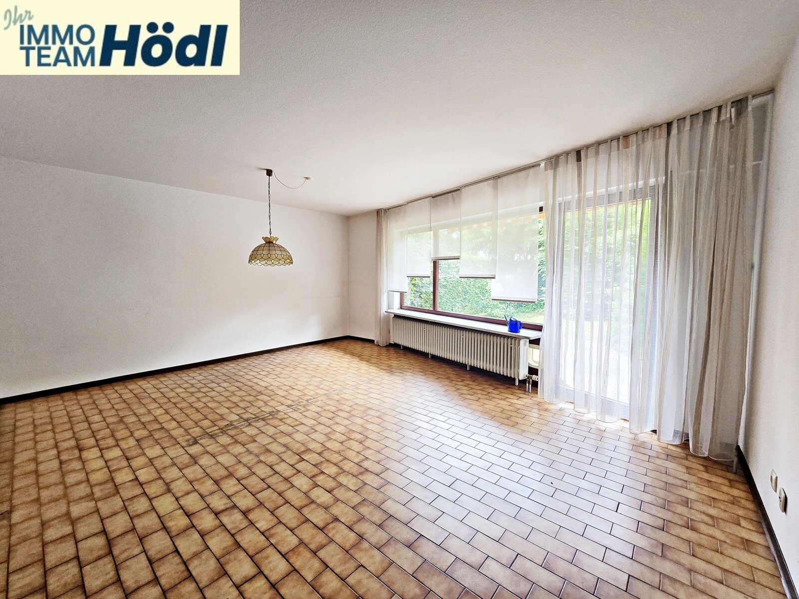 Großes Reihenhaus mit Garage und AAP im Freien sucht neuen Eigentümer !!