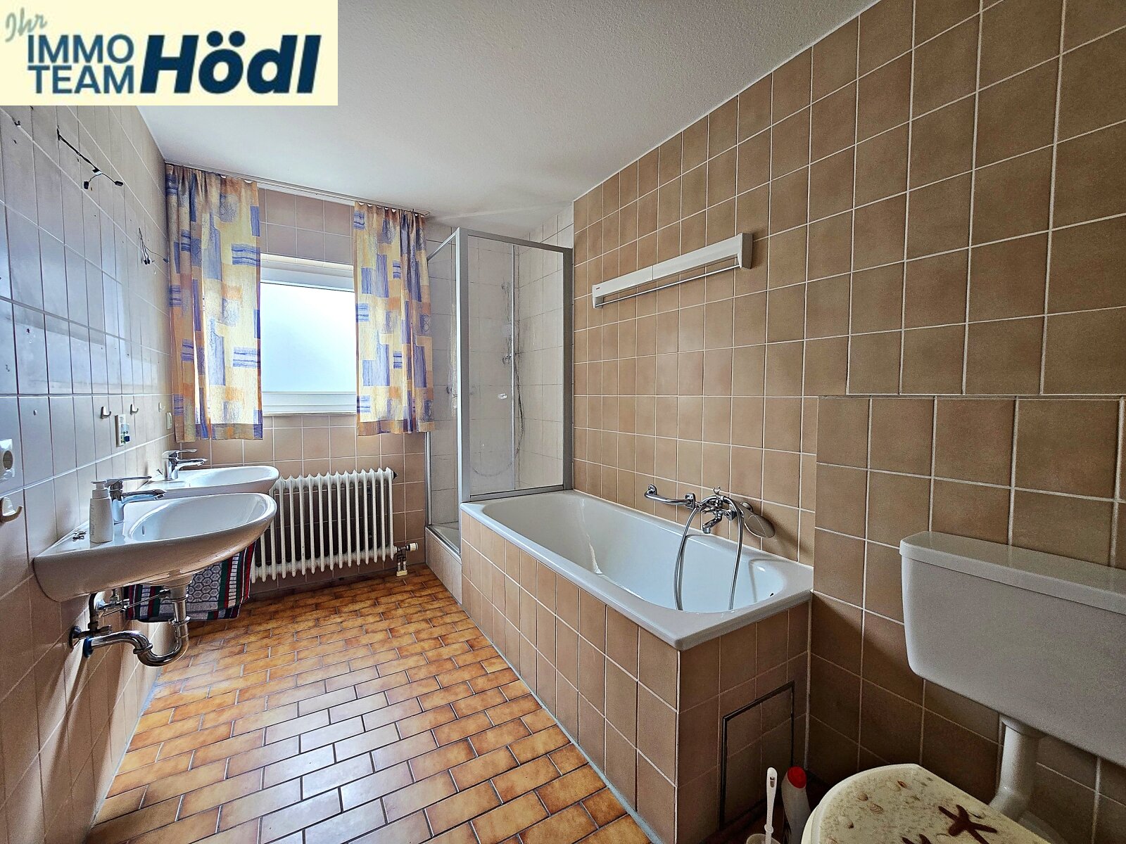 Großes Reihenhaus mit Garage und AAP im Freien sucht neuen Eigentümer !!