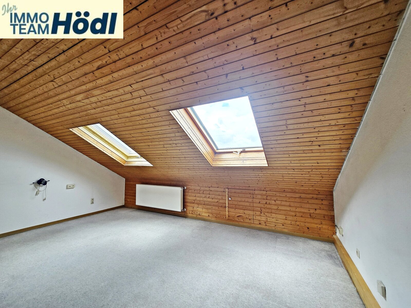 Großes Reihenhaus mit Garage und AAP im Freien sucht neuen Eigentümer !!