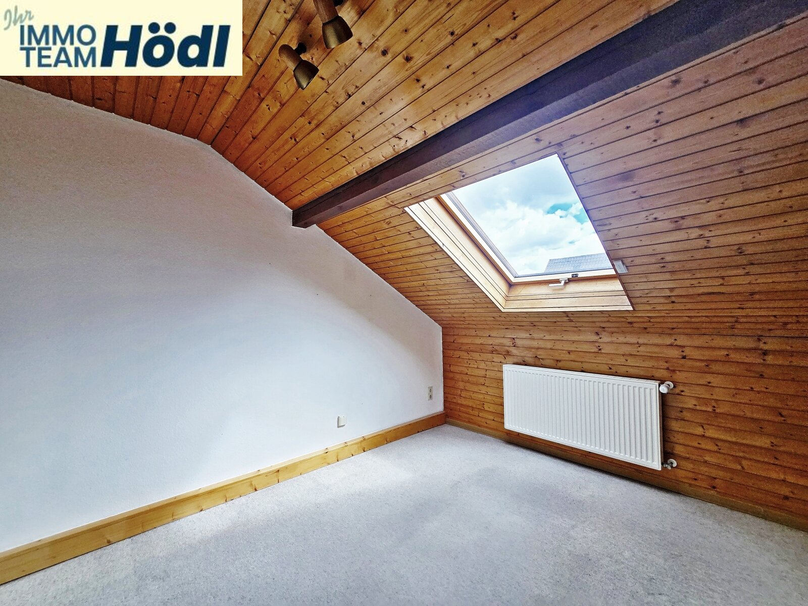 Großes Reihenhaus mit Garage und AAP im Freien sucht neuen Eigentümer !!