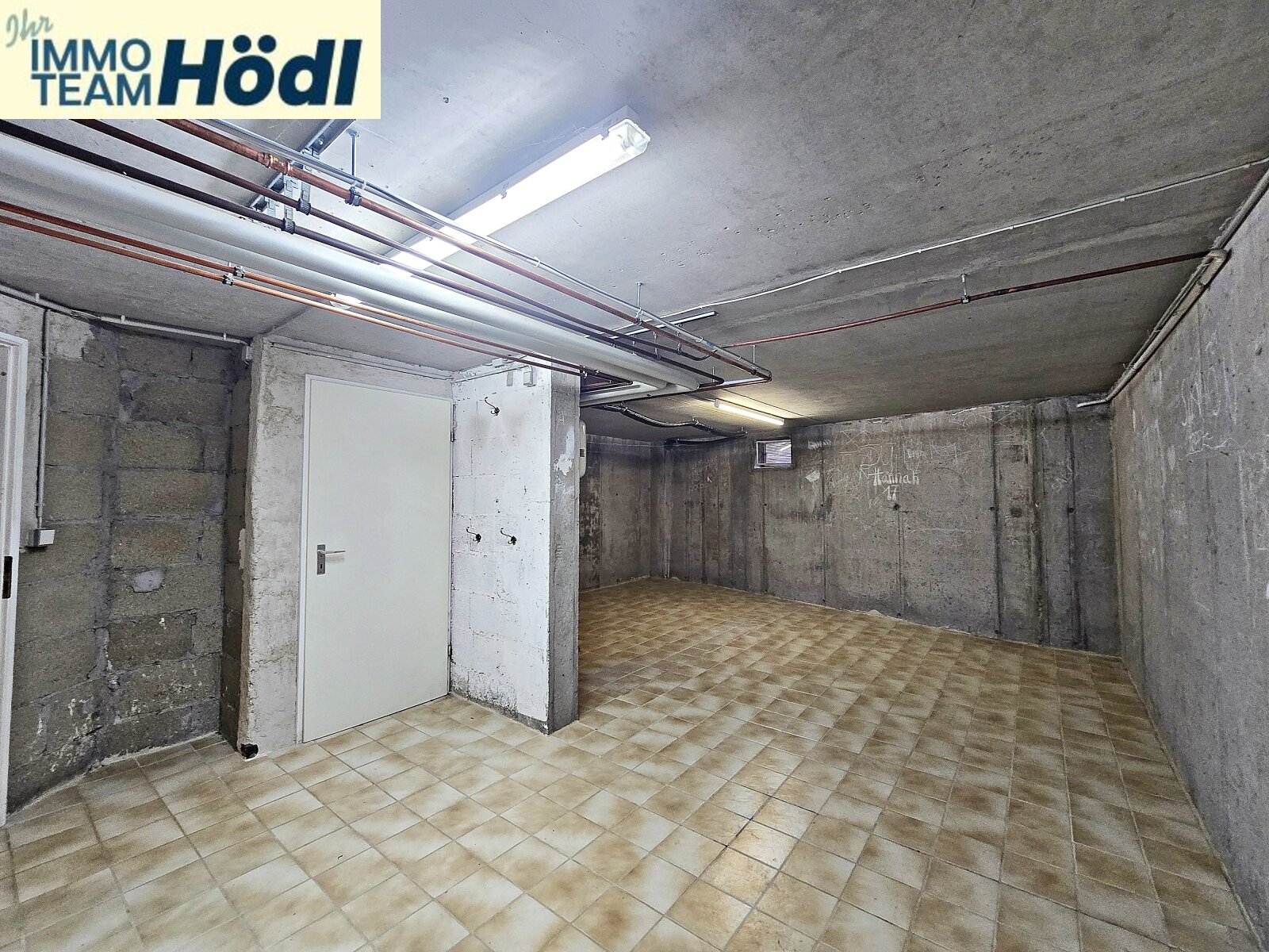 Großes Reihenhaus mit Garage und AAP im Freien sucht neuen Eigentümer !!