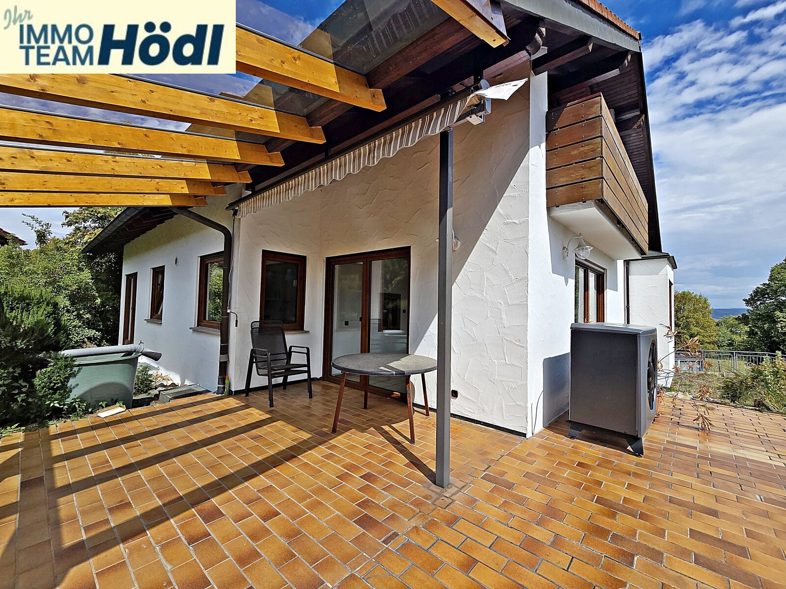 Tolle Wohnung mit Doppelgarage und Garten sucht neue Mieter (3. Personen) !!