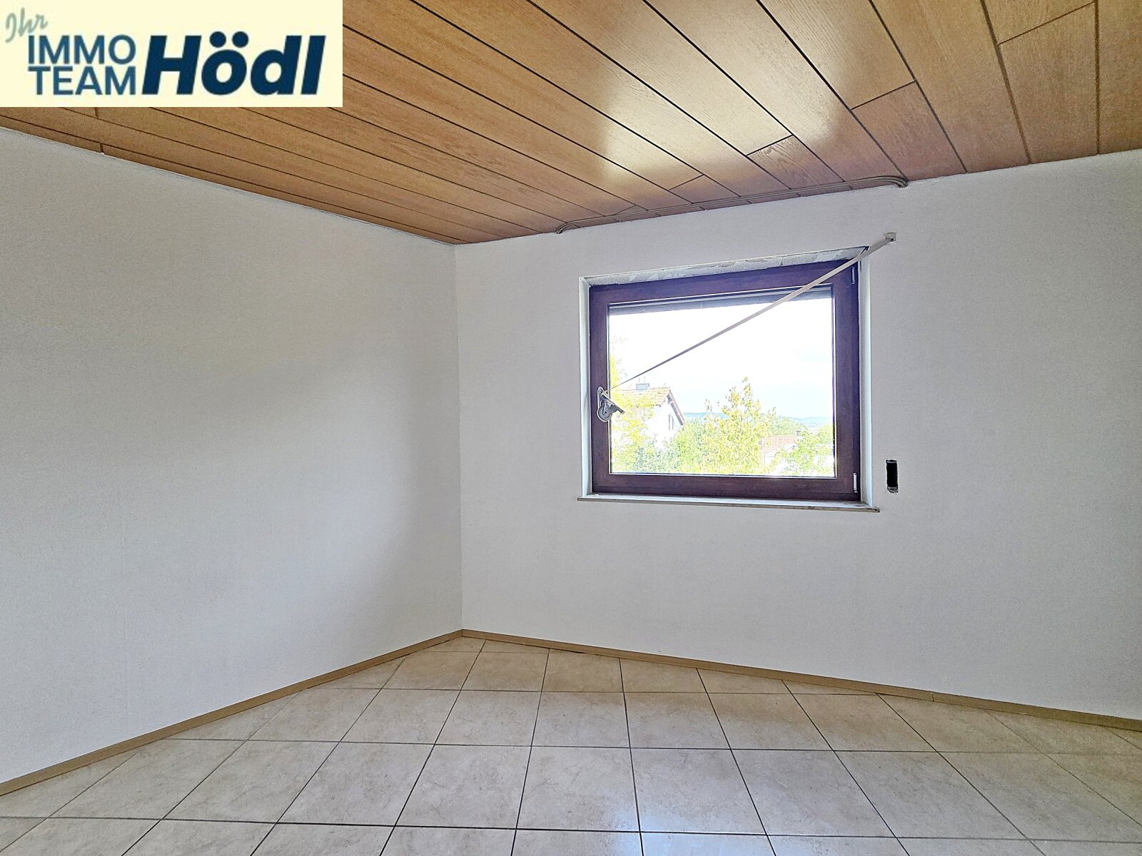 Tolle Wohnung mit Doppelgarage und Garten sucht neue Mieter (3. Personen) !!