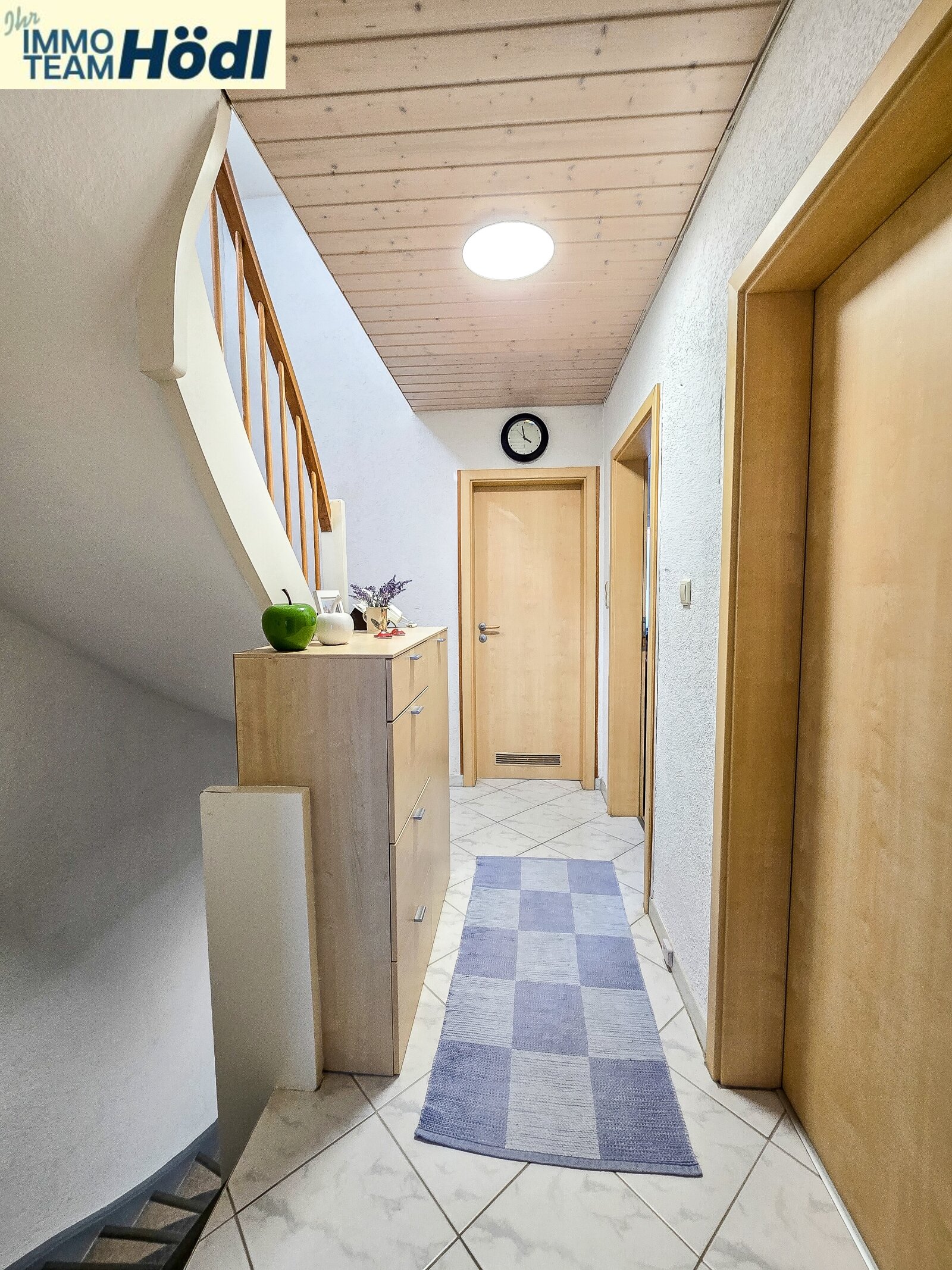 Modernisiertes Reiheneckhaus mit großem Garten, Garage und Klimaanlage