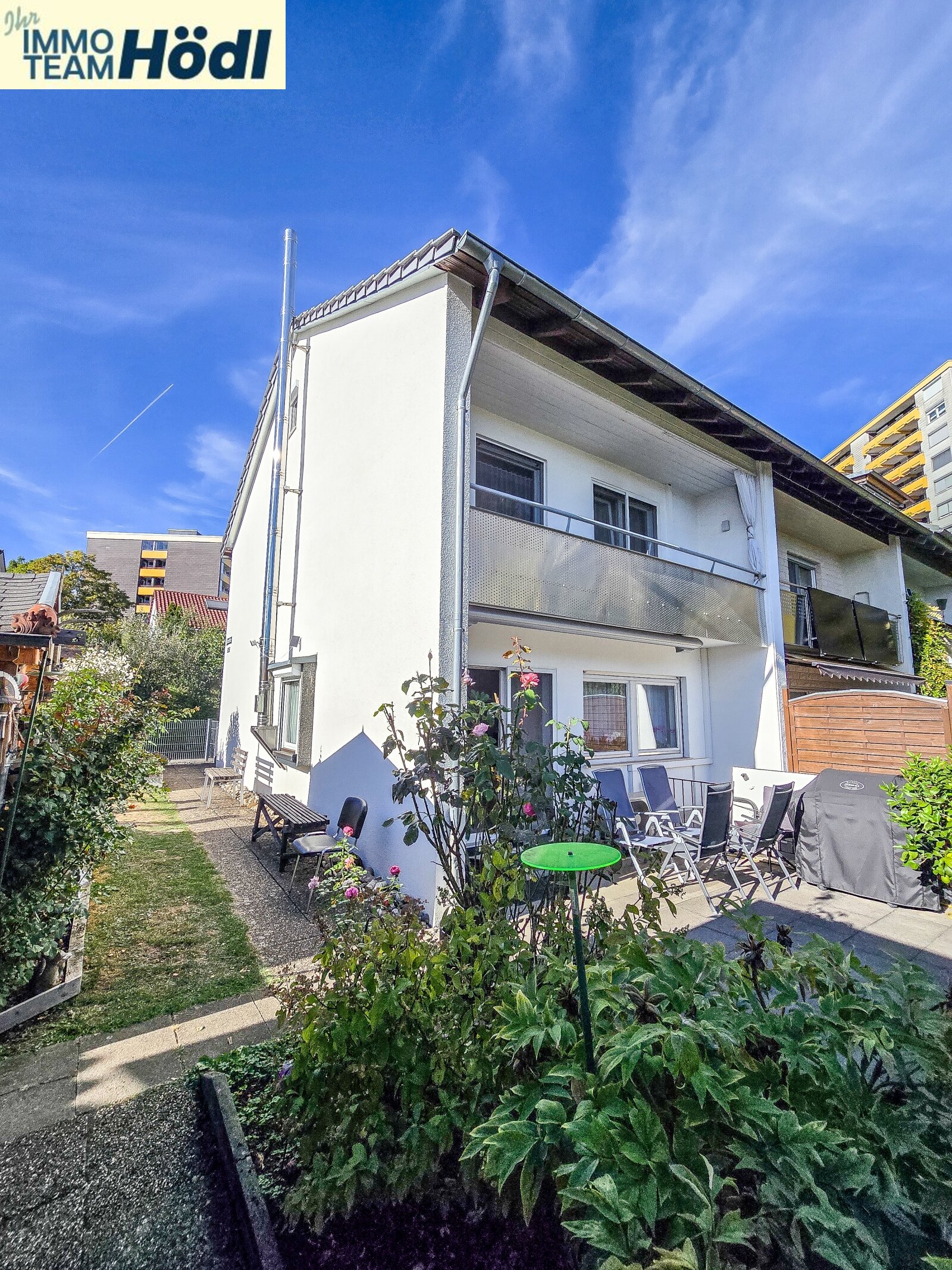 Modernisiertes Reiheneckhaus mit großem Garten, Garage und Klimaanlage
