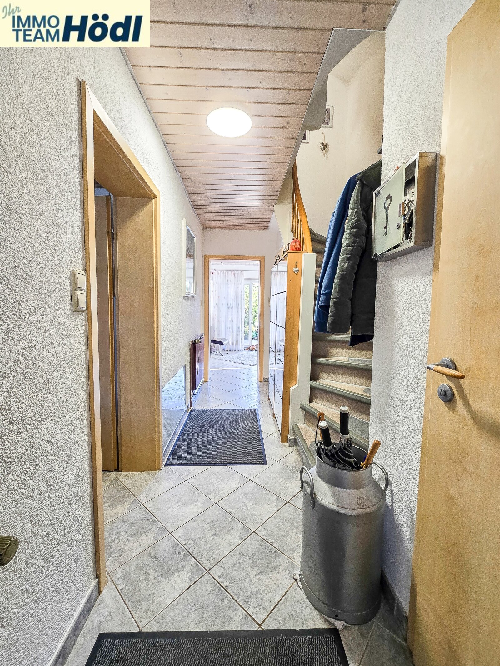 Modernisiertes Reiheneckhaus mit großem Garten, Garage und Klimaanlage