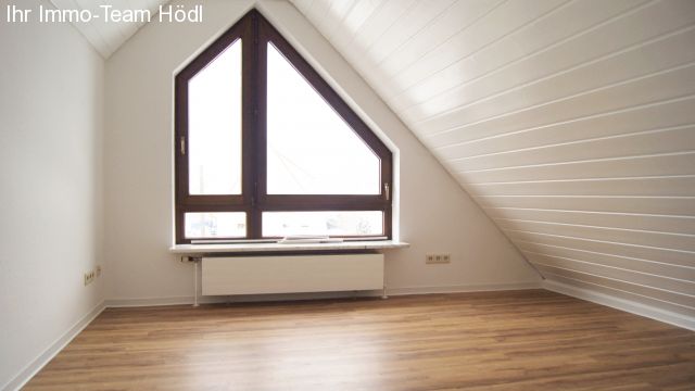 Kusterdingen: Helle 2-Zimmer-Dachgeschoss-Singlewohnung freut sich auf Neubezug  Kusterdingen: Helle 2-Zimmer-Dachgeschoss-Singlewohnung freut sich auf Neubezug