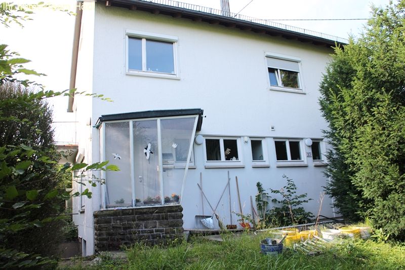 Reutlingen: Ein Haus mit vielen Möglichkeiten und großem Garten  Reutlingen: Ein Haus mit vielen Möglichkeiten und großem Garten