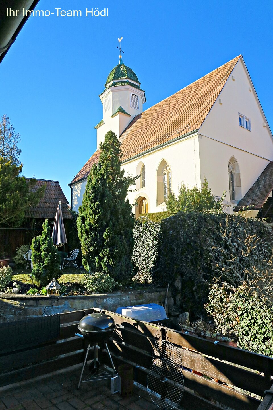 Balkon mit Blick auf die Stephanus-Kirche