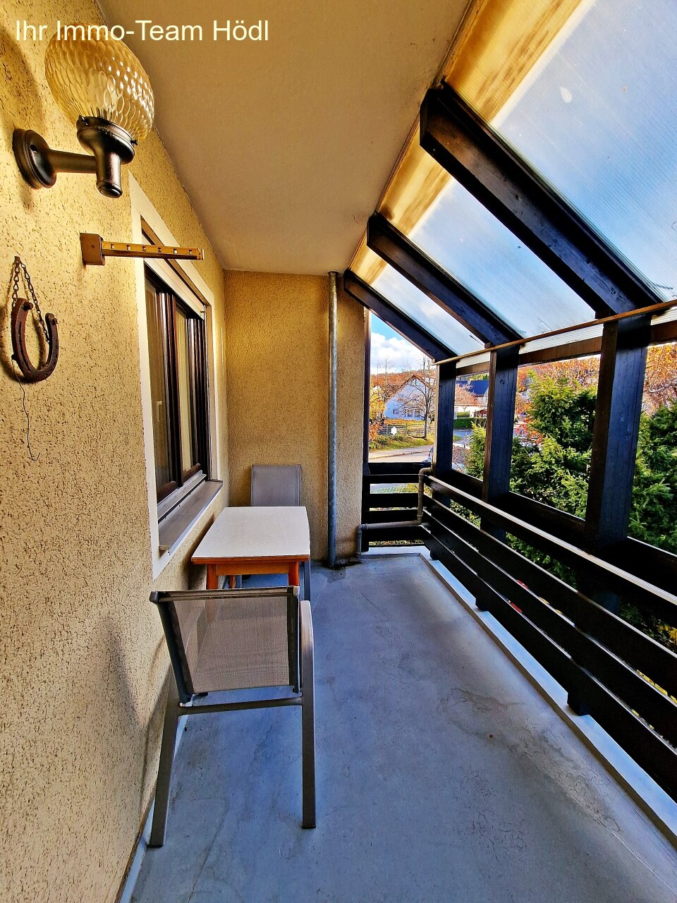 überdachter Balkon