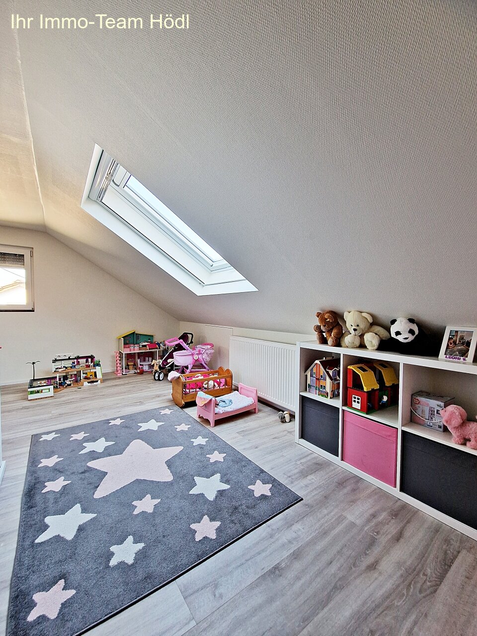 1.Foto Kinderzimmer im DG