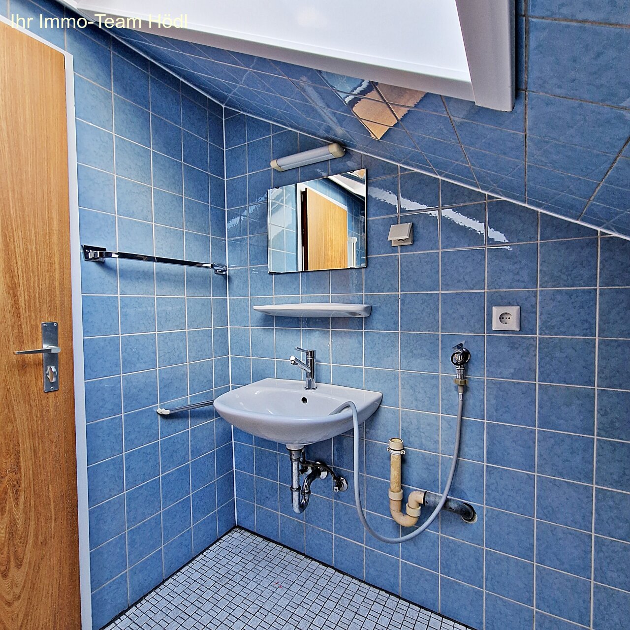 1.Foto Bad