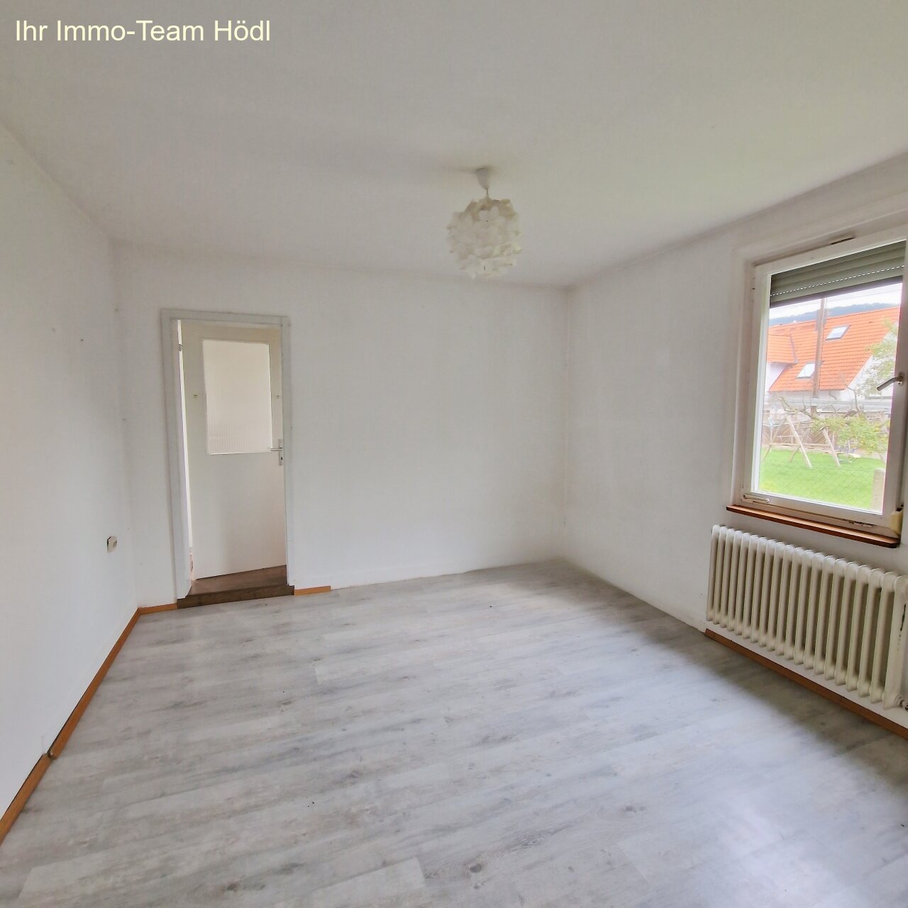 2. Zimmer EG - Blick Richtung Vorraum Bad 