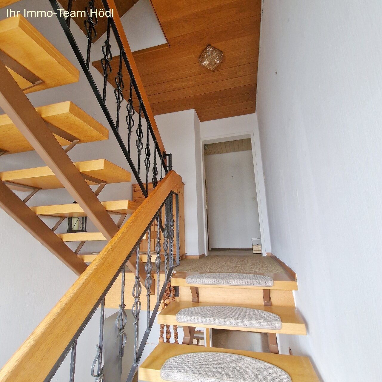 Treppenhaus vom OG ins DG 