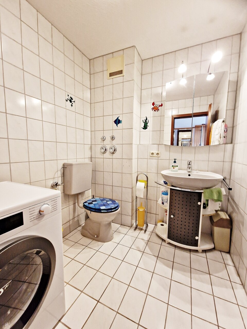 Gäste-WC mit Waschmaschinenanschluss