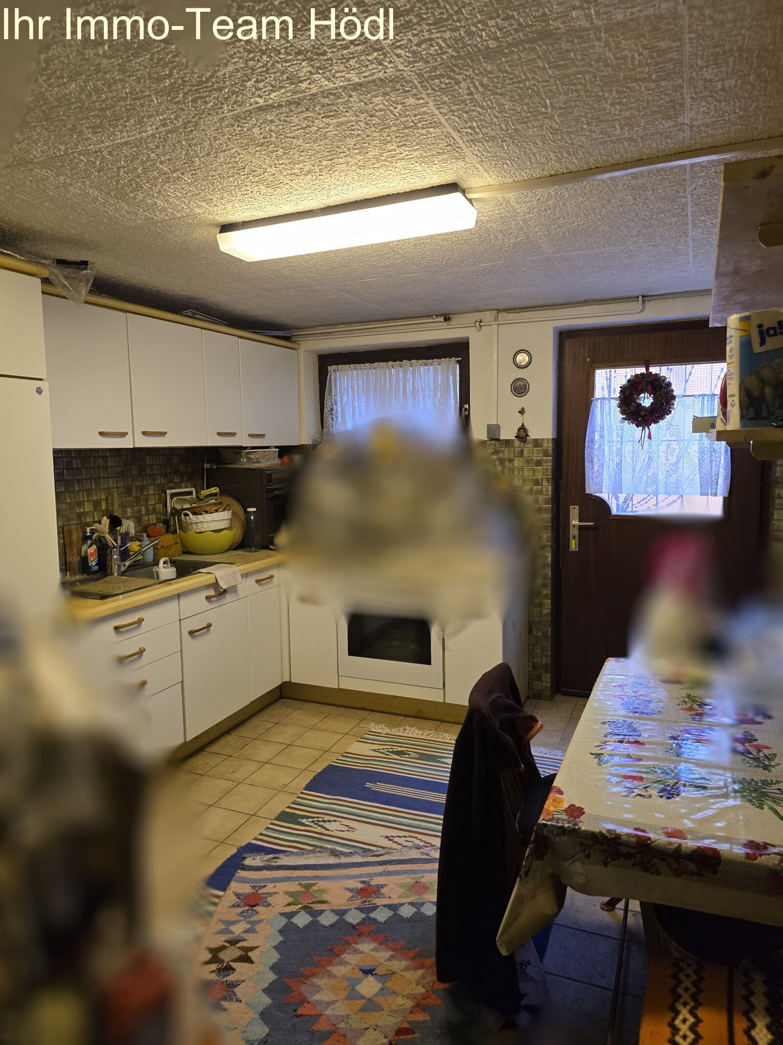 Funktionale Einbauküche im Keller Funktionale Einbauküche im Keller