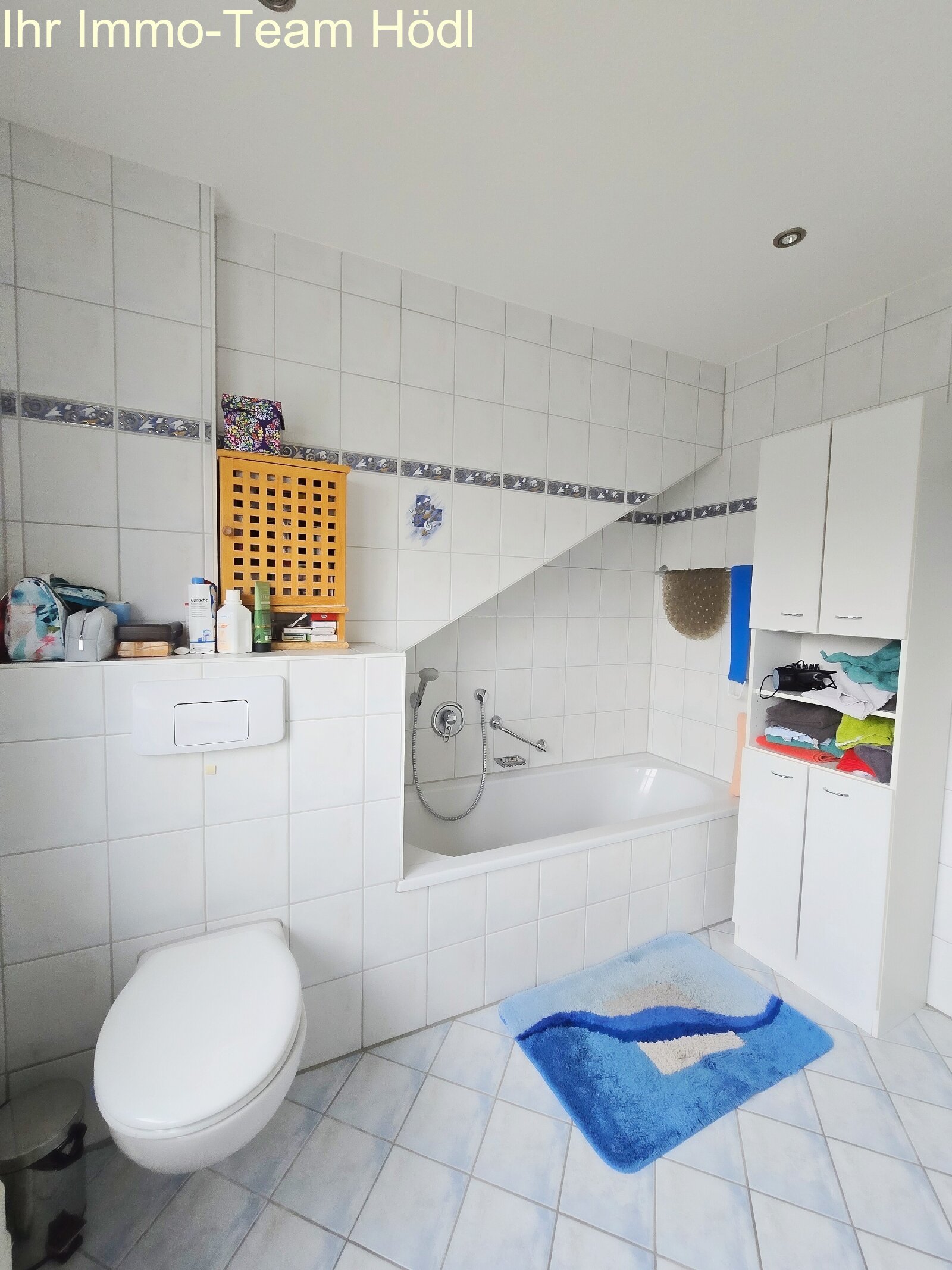 Badhälfte OG mit Badewanne