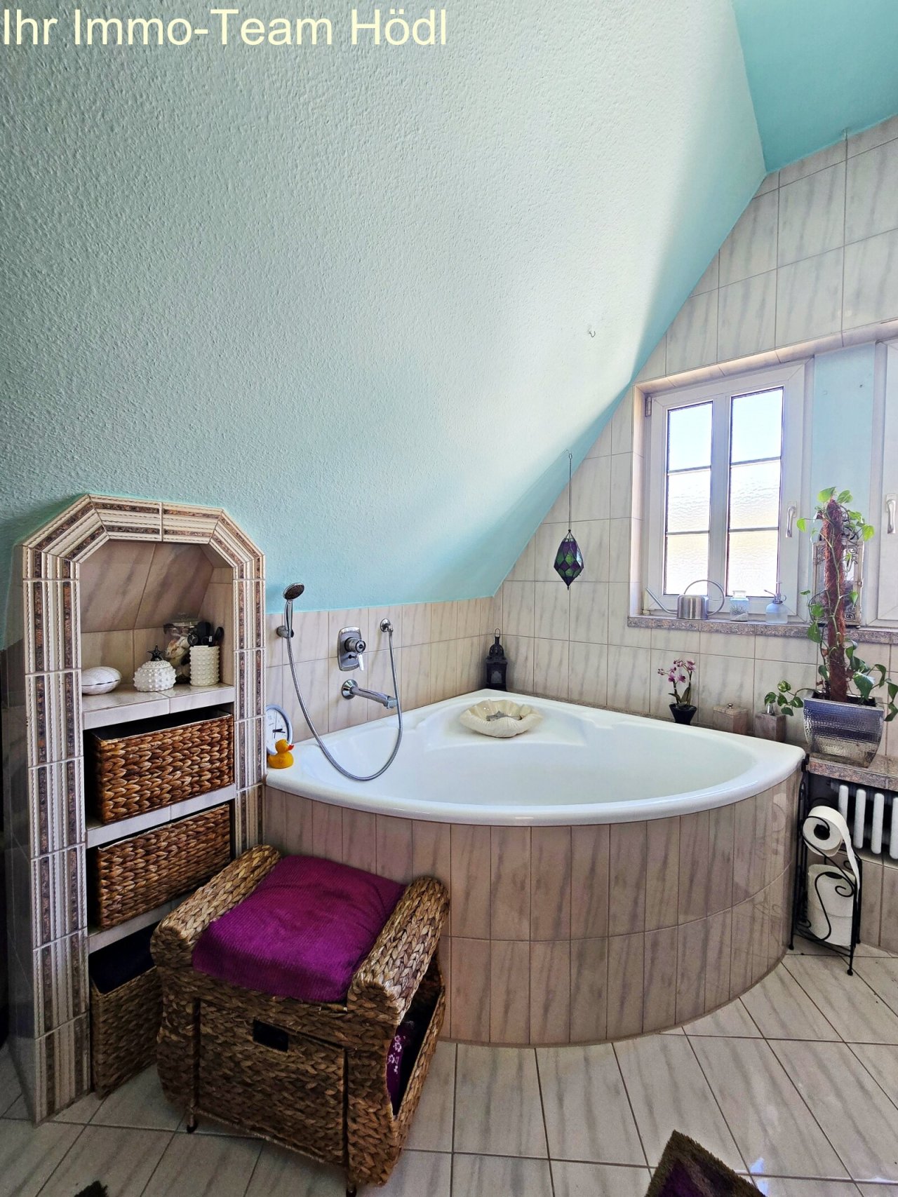 TGL-Bad mit Eckbadewanne TGL-Bad mit Eckbadewanne