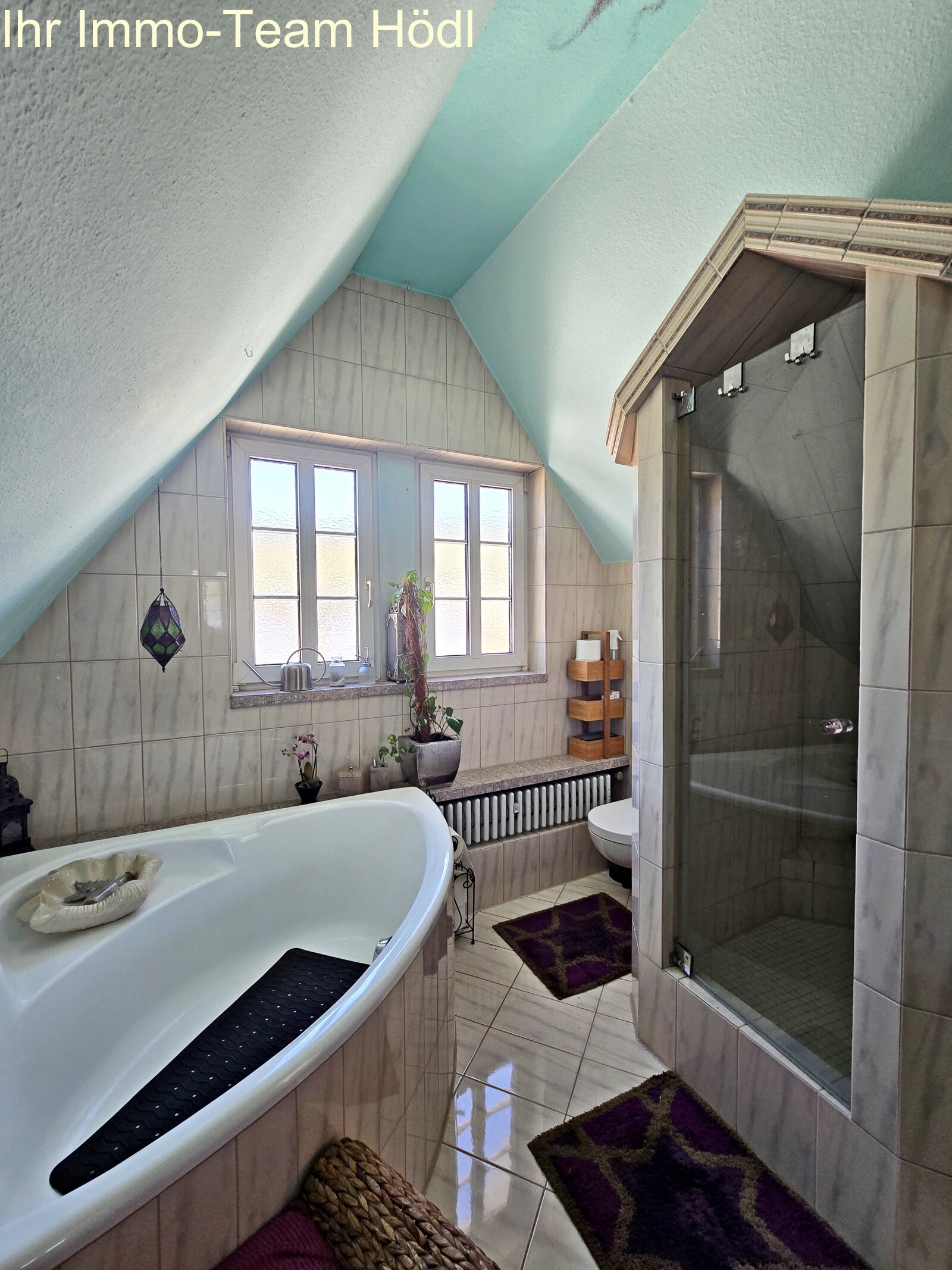 TGL-Bad mit Eckbadewanne + Dusche