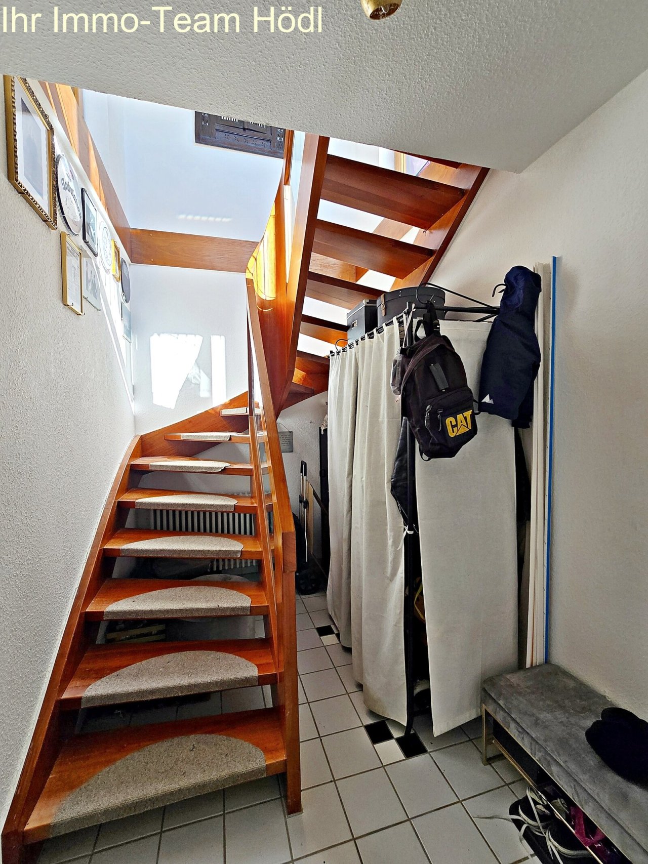 Eingangsbereich in der Wohnung /Treppe in den Wohnbereich Eingangsbereich in der Wohnung /Treppe in den Wohnbereich