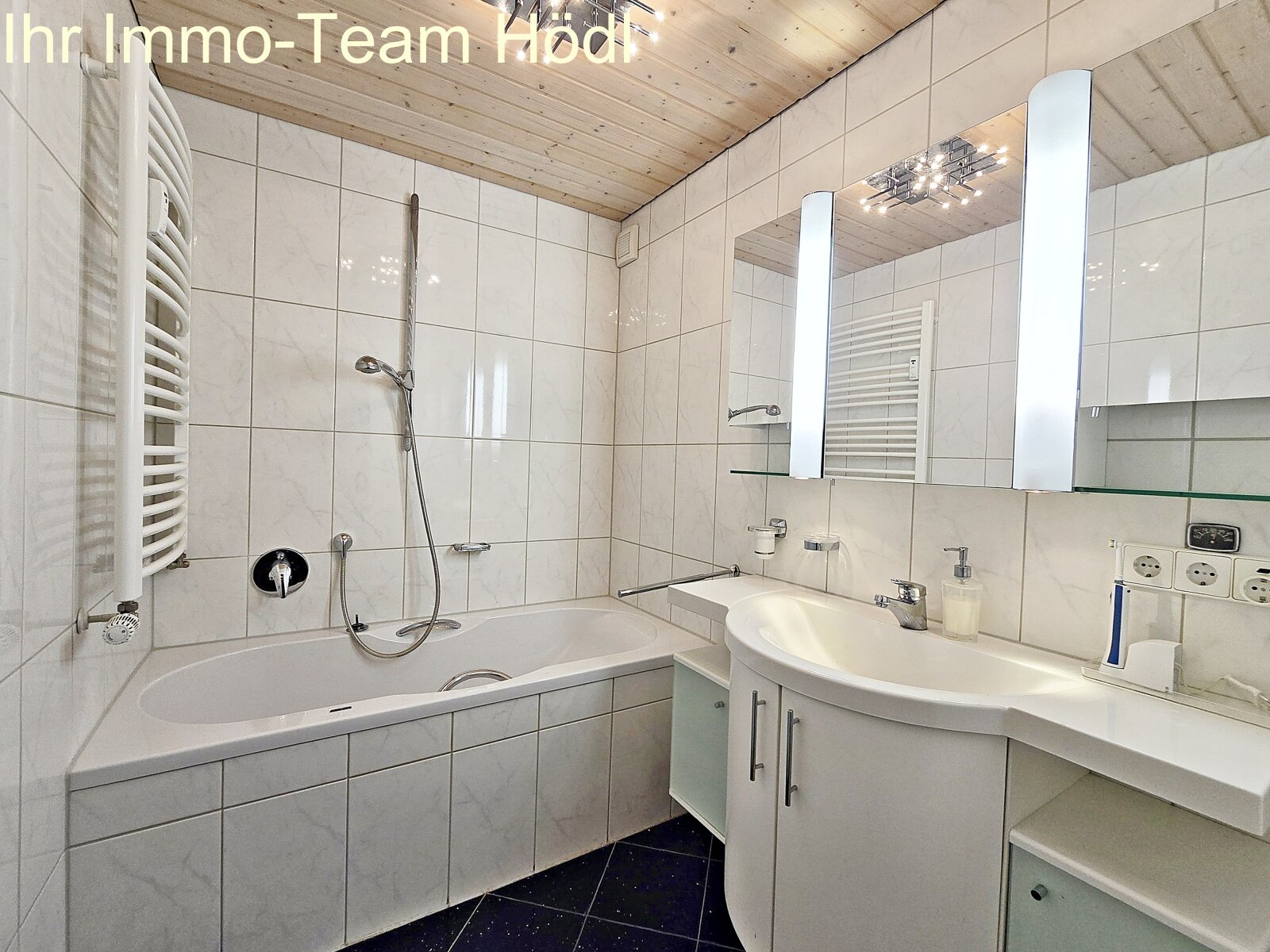 1.Bad innenliegend mit Wanne 1.Bad innenliegend mit Wanne