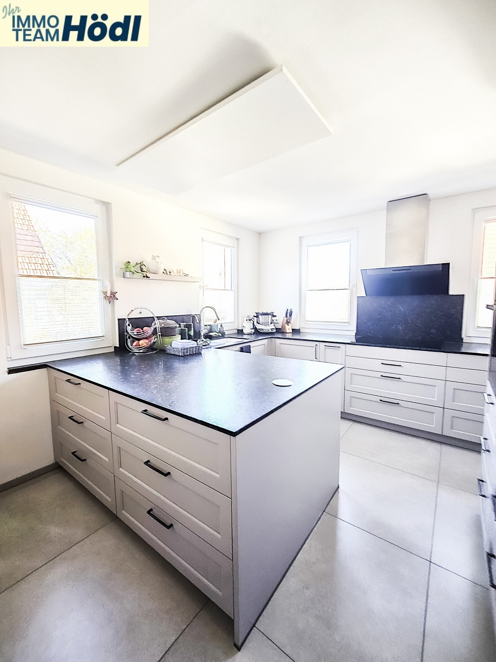 linke Seite - Moderne Küche – funktional und stilvoll zugleich