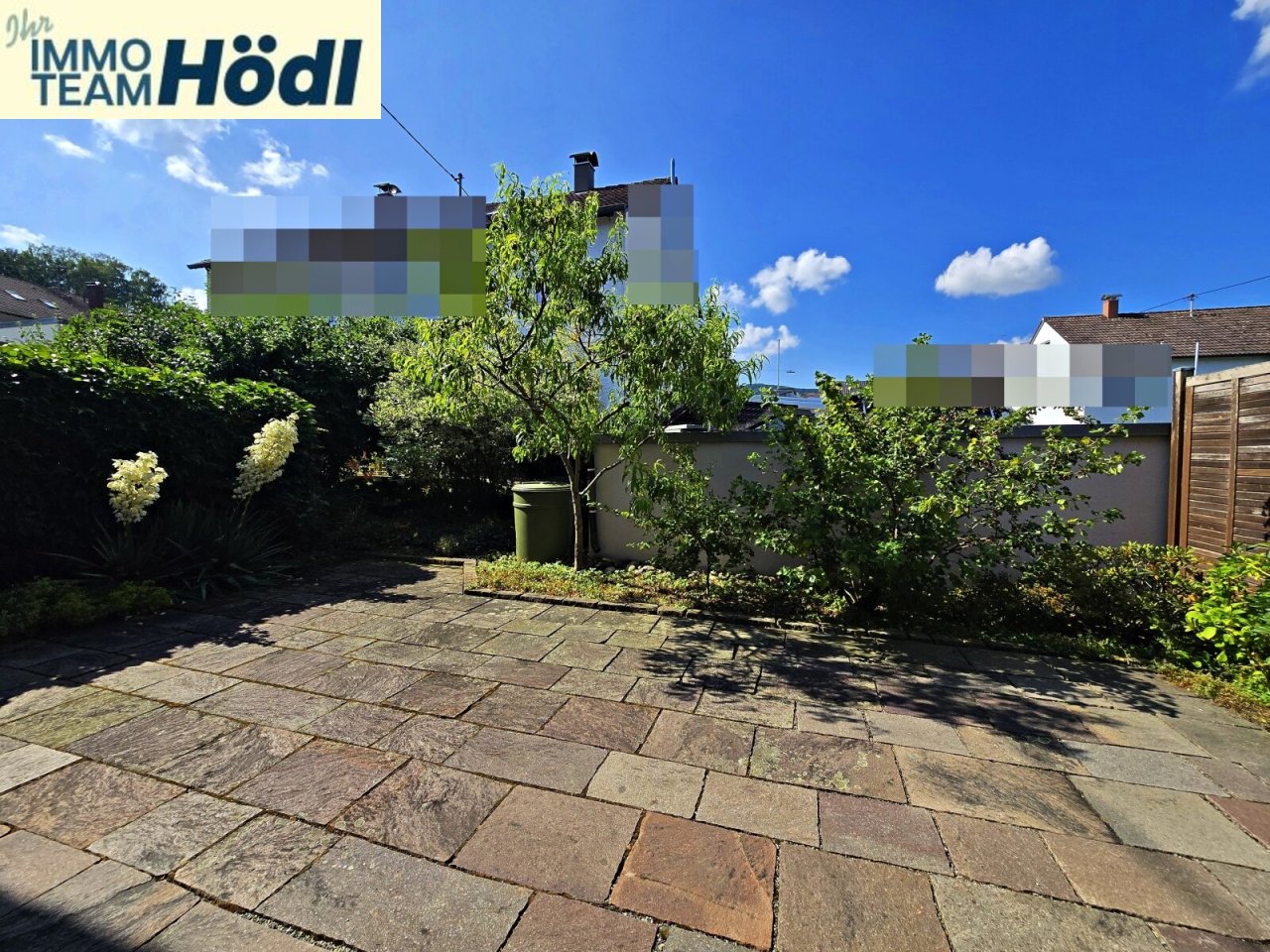 Terrasse und Gartenanteil