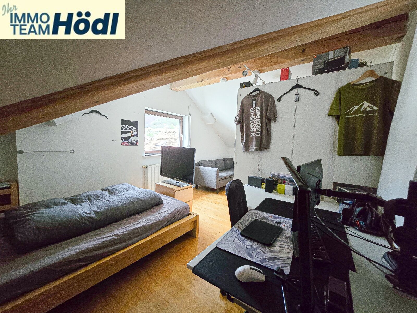 vorderer Bereich Zimmer 1 im DG