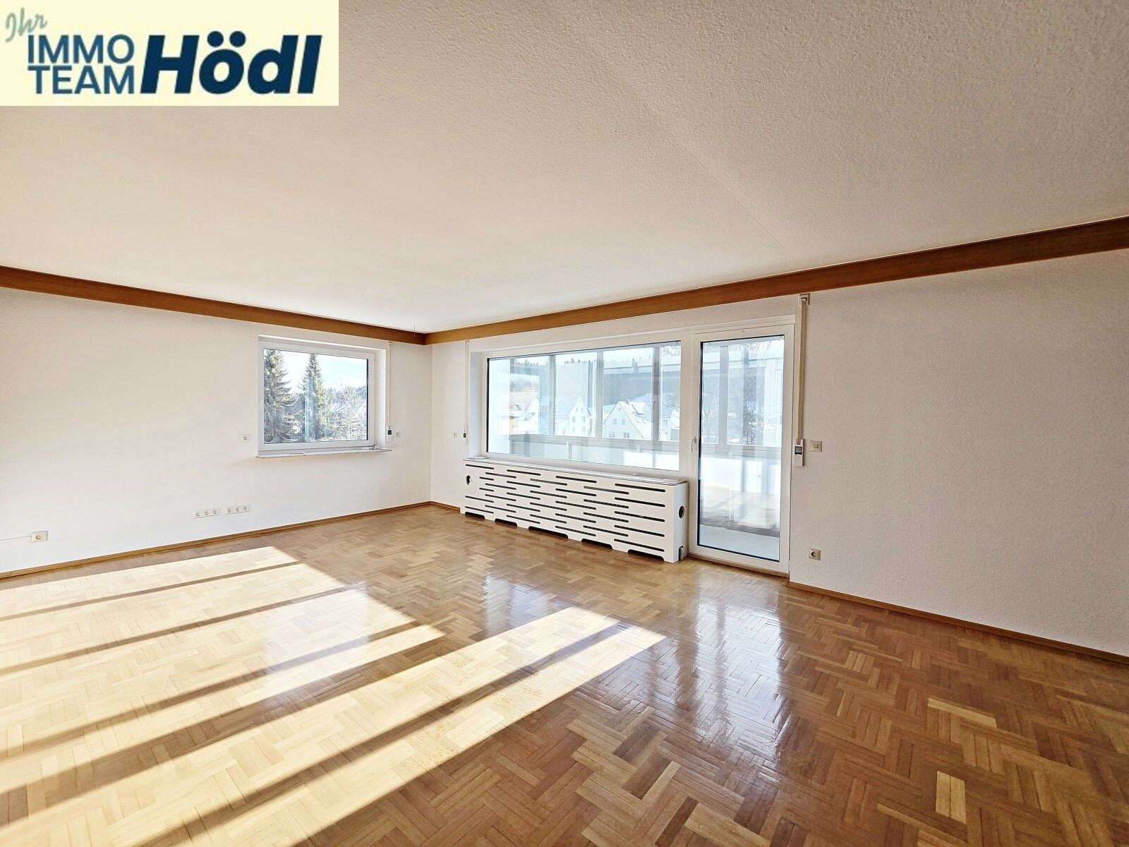 großes Wohn- und Esszimmer