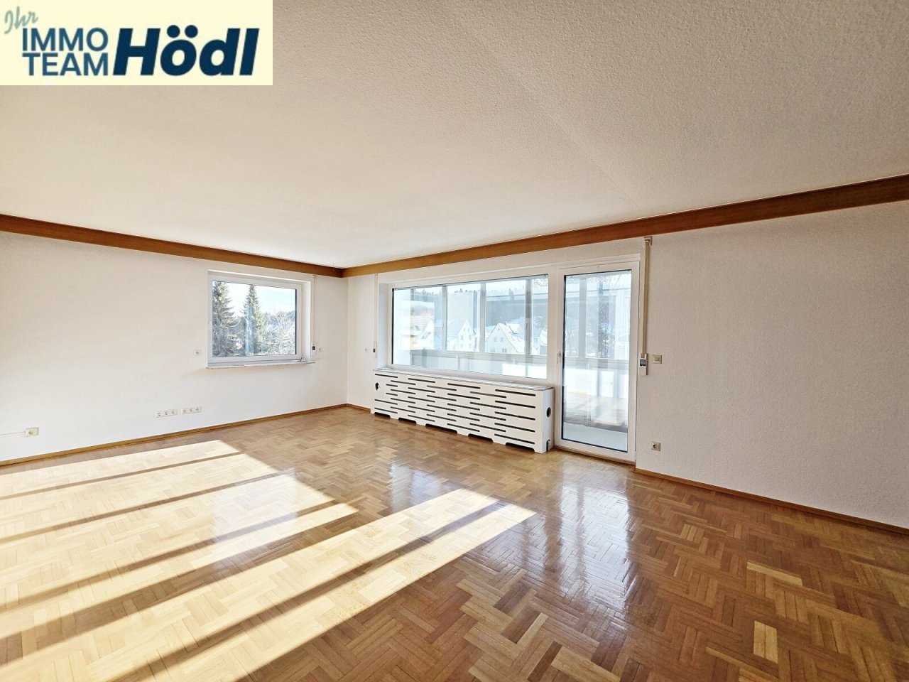 großes Wohn- und Esszimmer