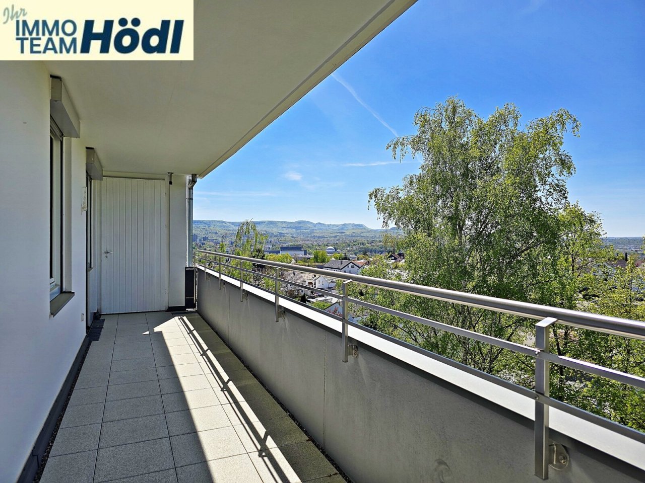 Balkon vom Wohn- und Essbereich und Schlafzimmer