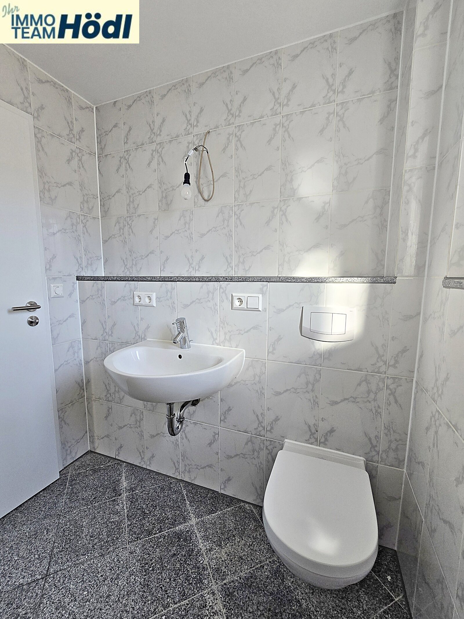 2.Foto TGL-Duschbad im DG