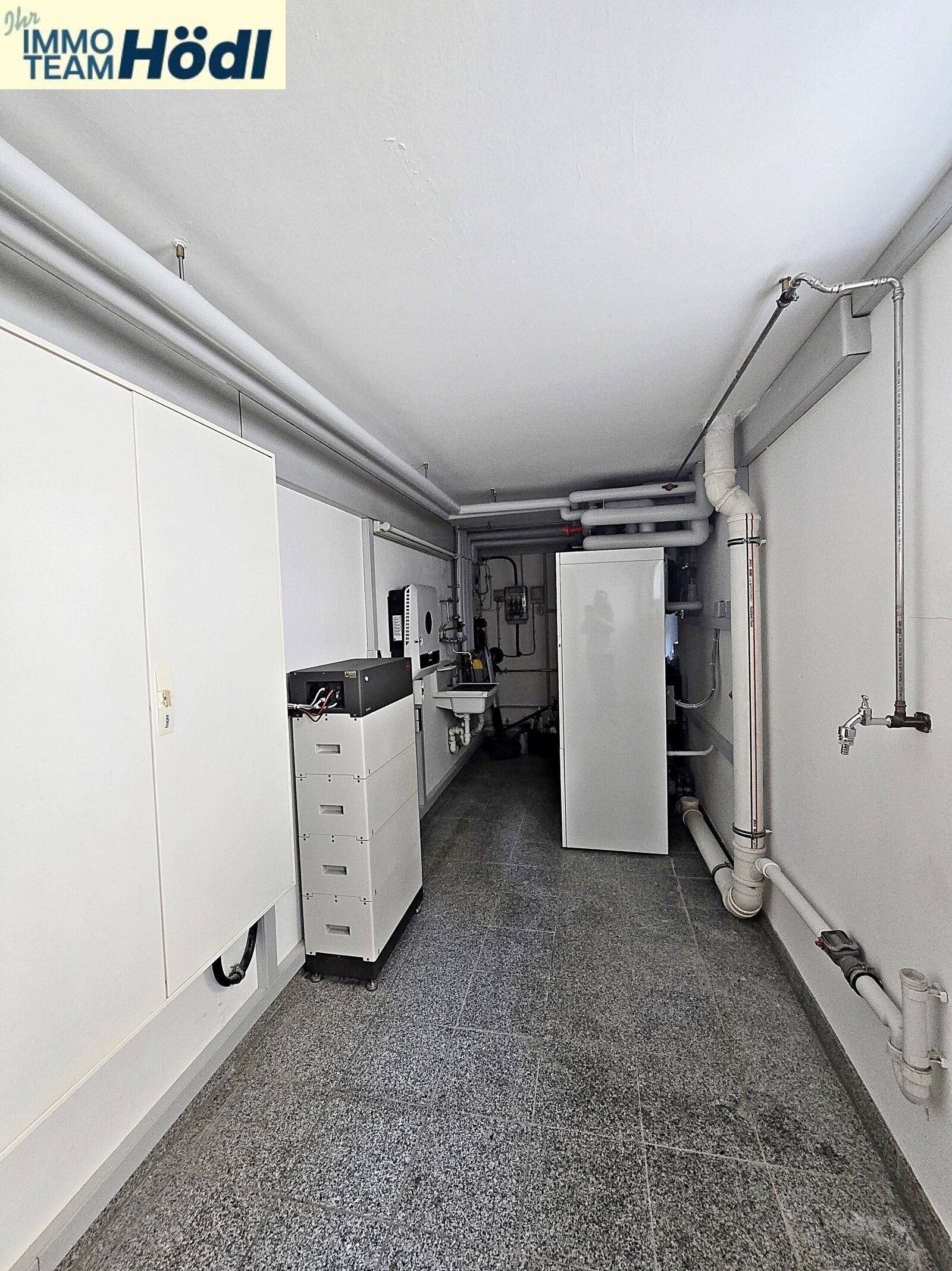 Wasch und Trockenraum mit Technik