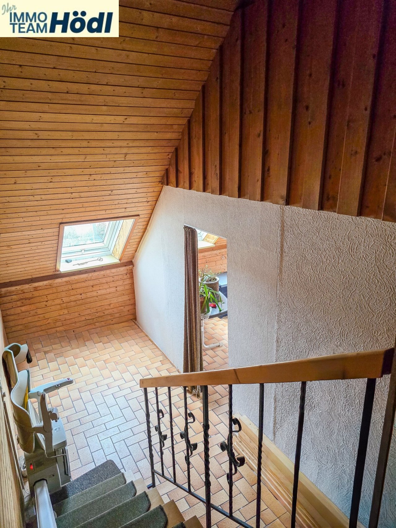  Treppe zum Anbau - Garage