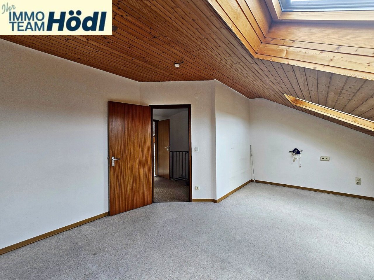 2.Foto 1.Zimmer im DG 2.Foto 1.Zimmer im DG