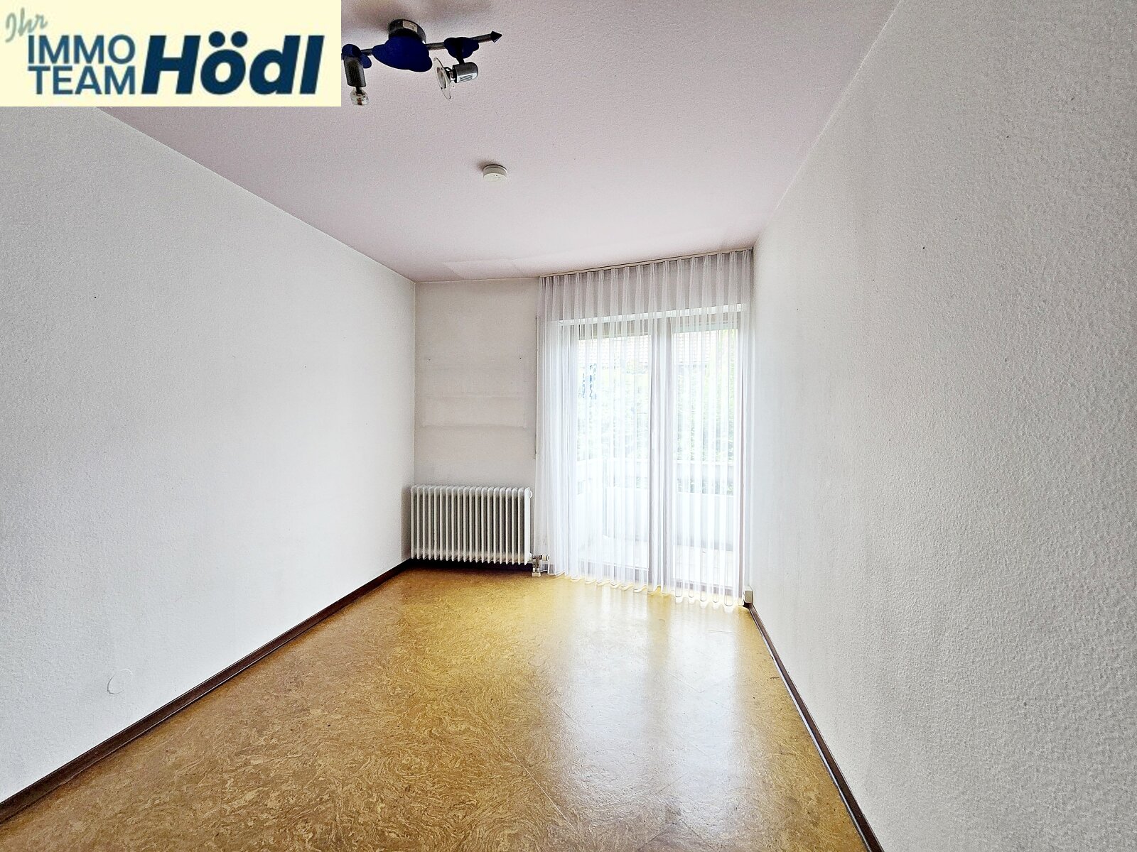 1.Zimmer mit Zugang zum Balkon im OG 1.Zimmer mit Zugang zum Balkon im OG